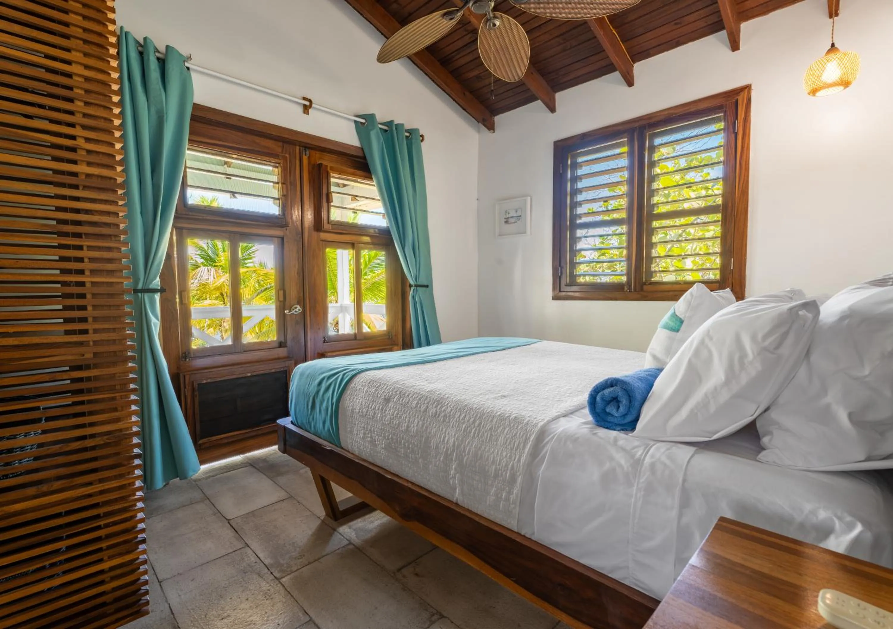 Bed in Camp Bay Lodge