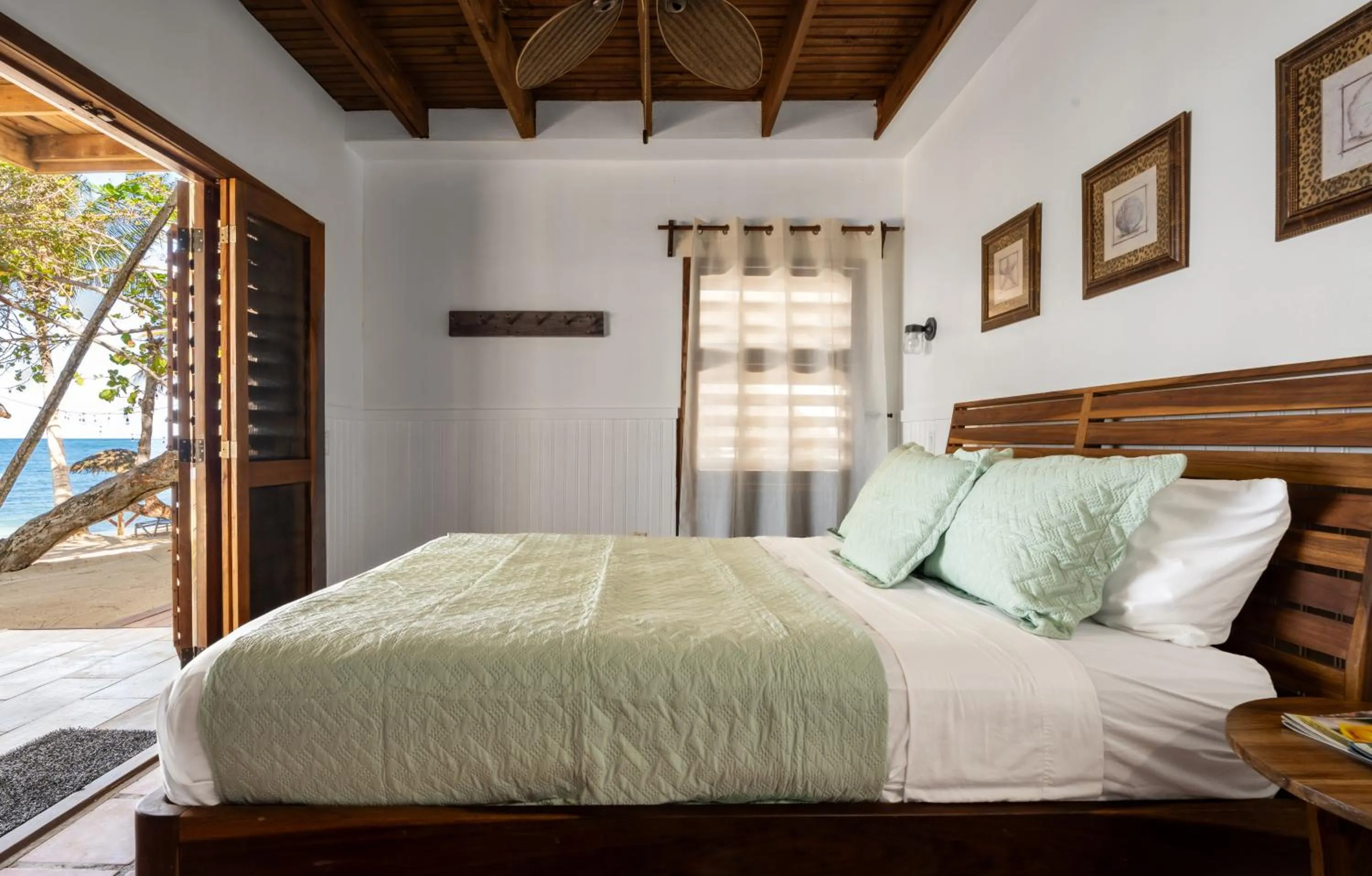 Bed in Camp Bay Lodge