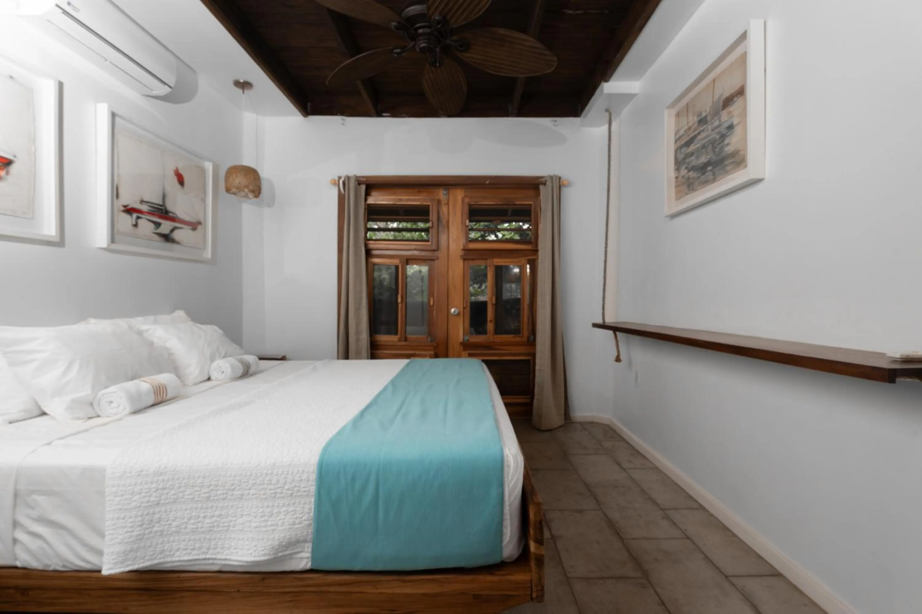 Bed in Camp Bay Lodge