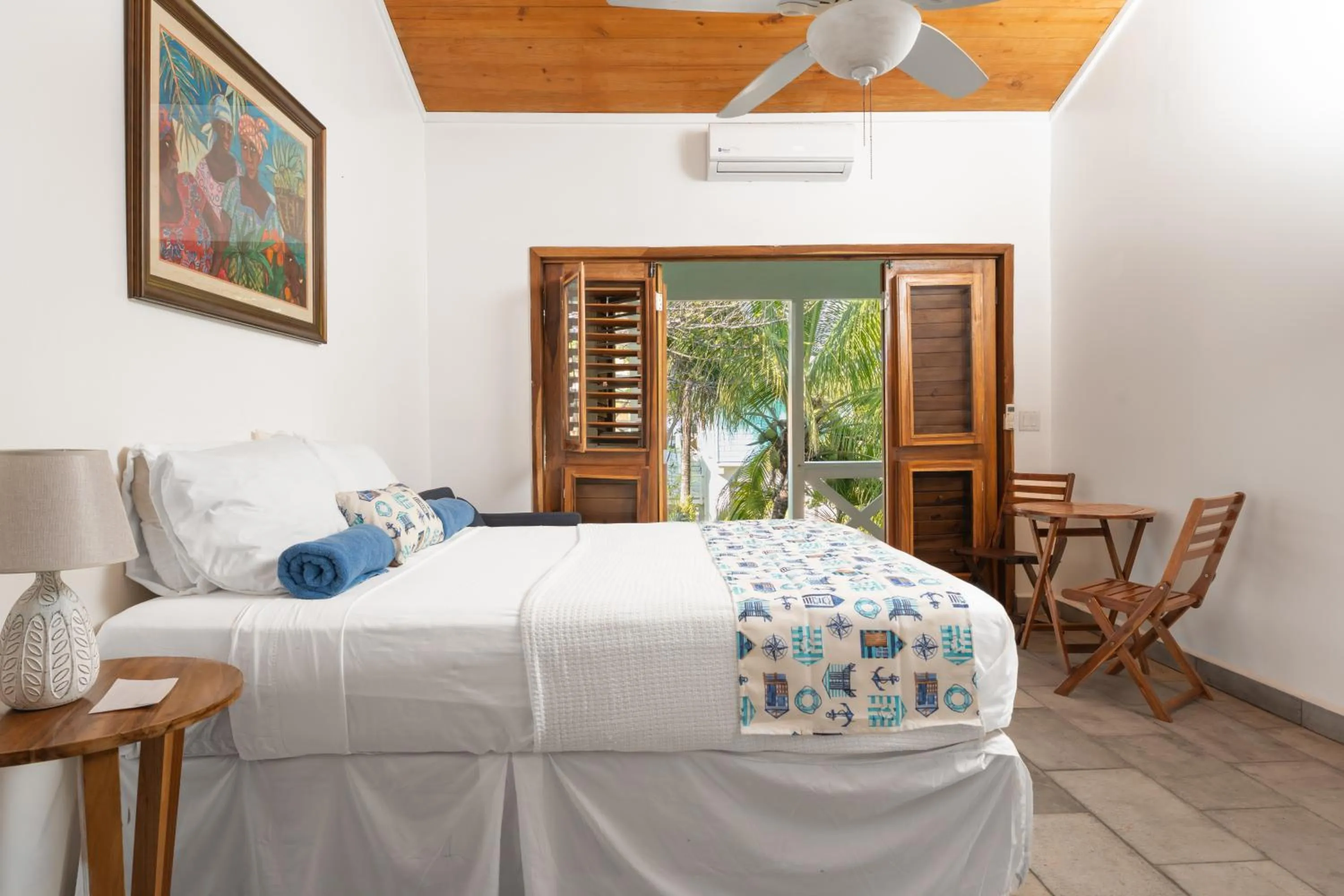 Bed in Camp Bay Lodge