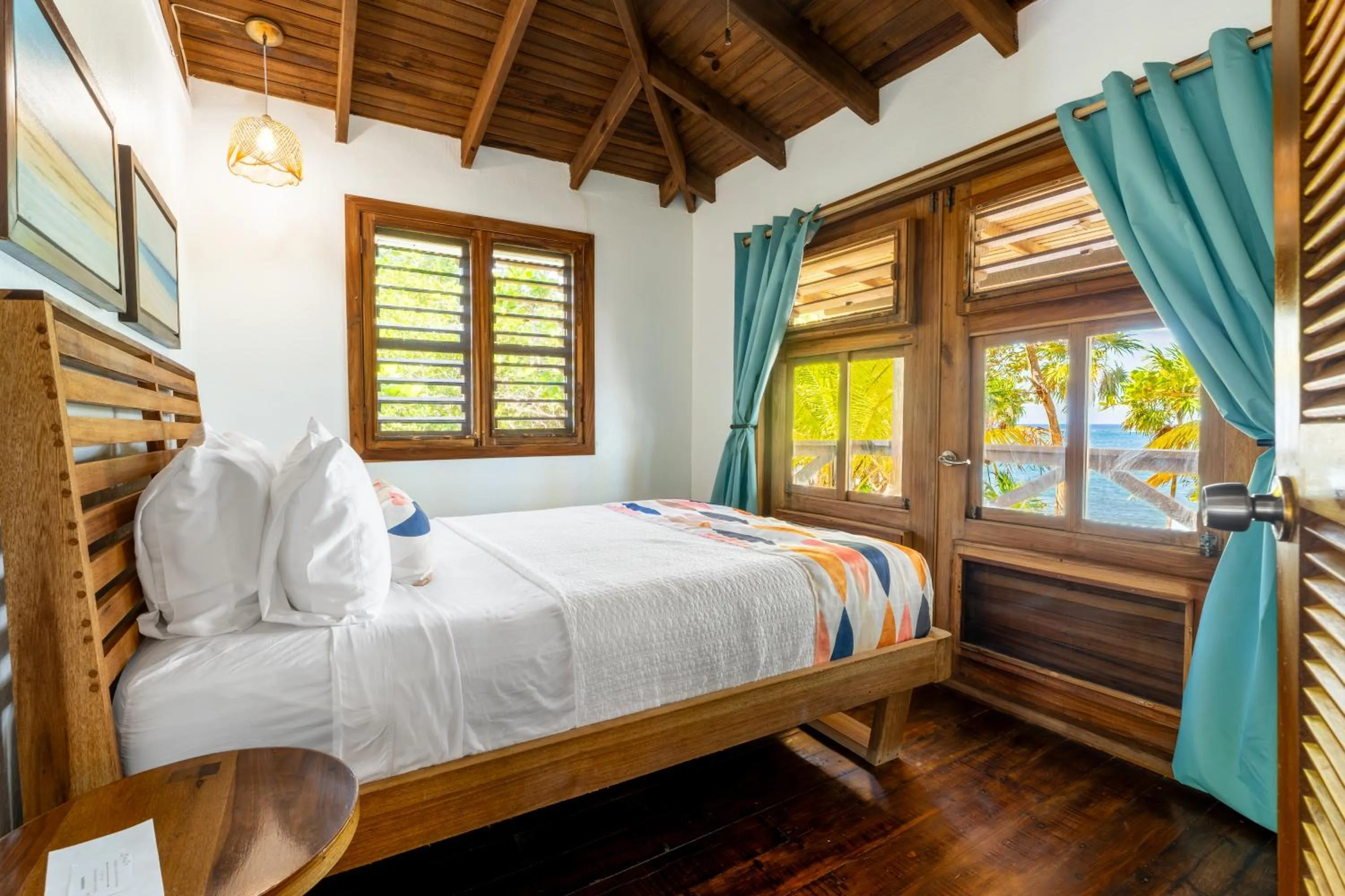 Bed in Camp Bay Lodge