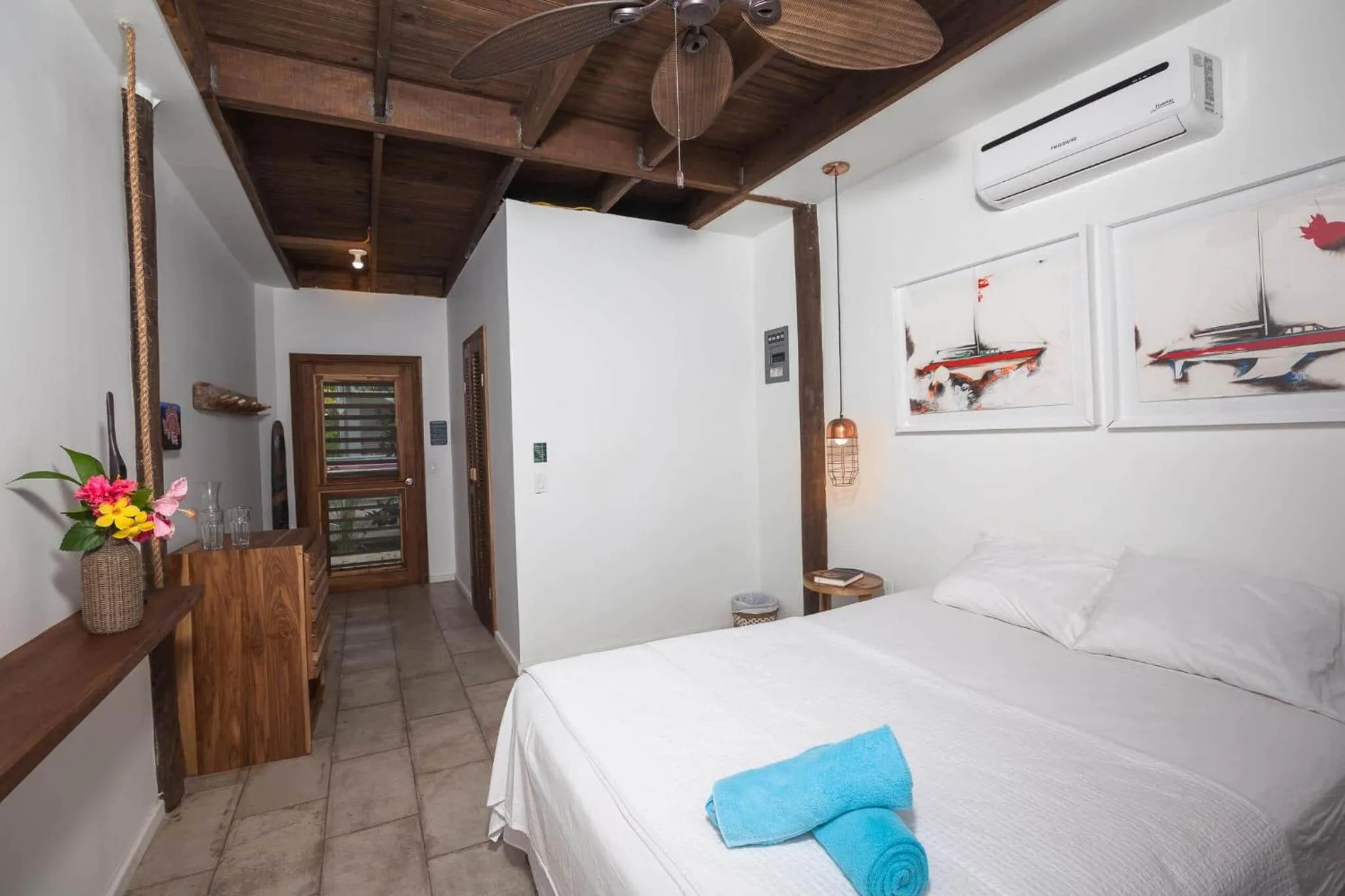 Bed in Camp Bay Lodge