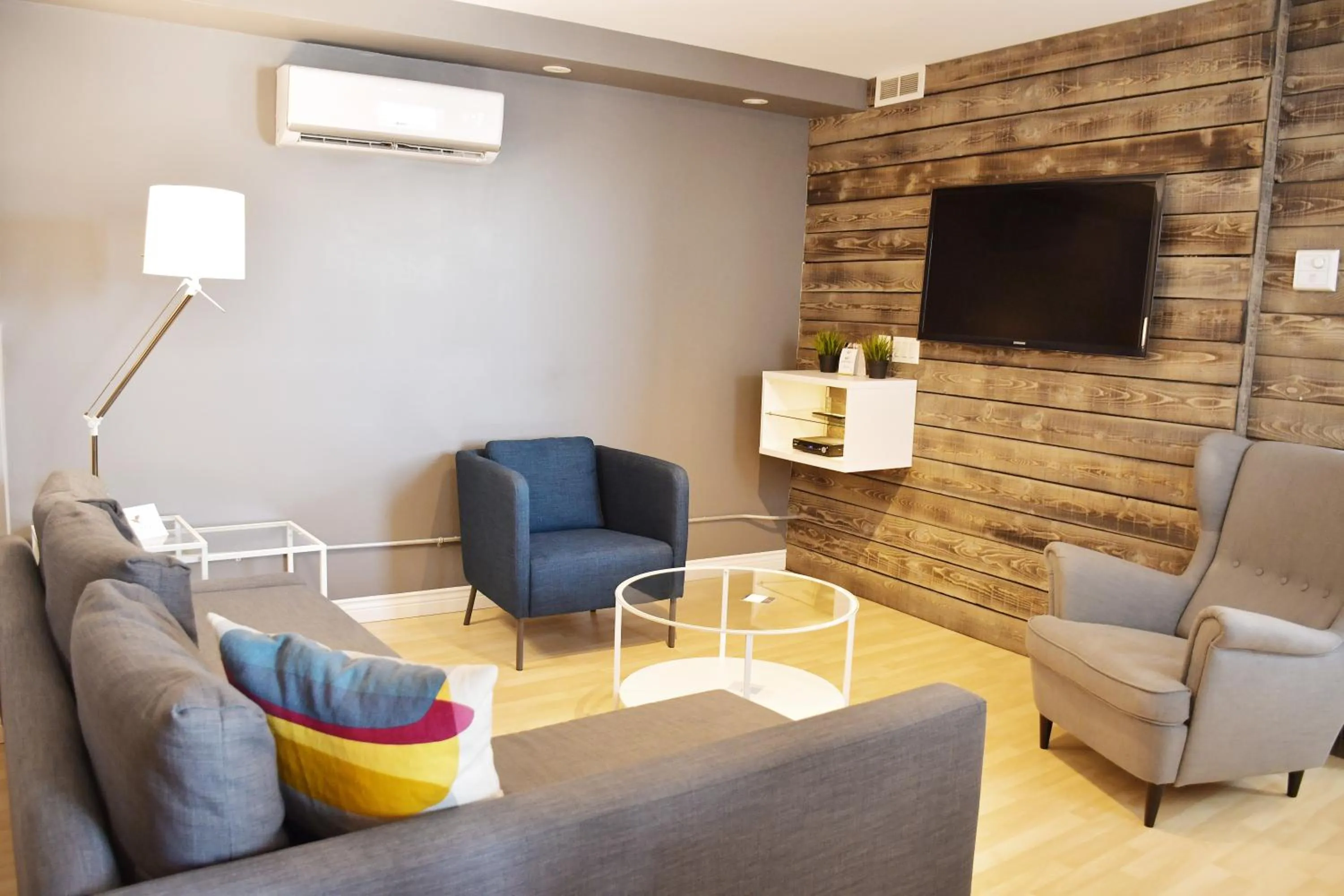 TV and multimedia in Lester Lofts by Bower Boutique Hotels