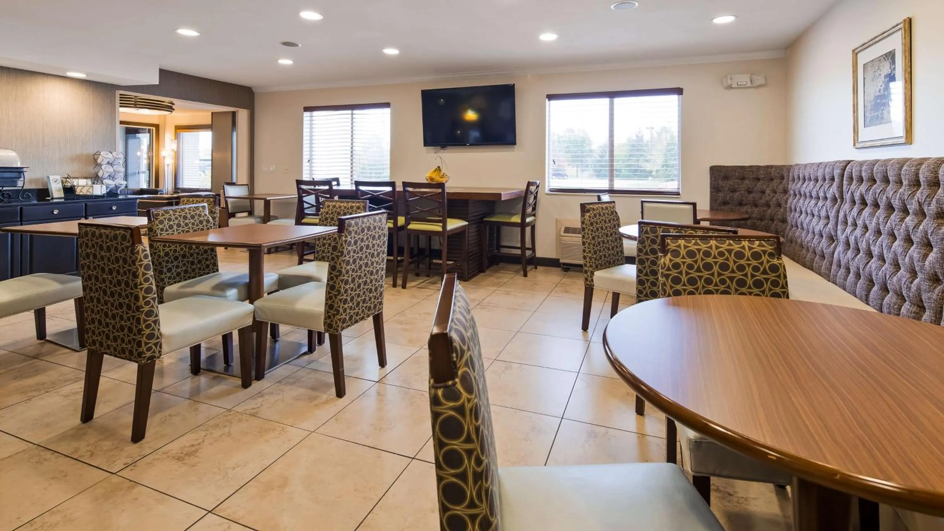 Restaurant/places to eat in Best Western Toledo South Maumee
