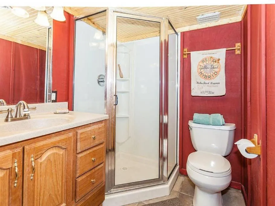 Shower in Treehouse On The Stream Sundance, Utah