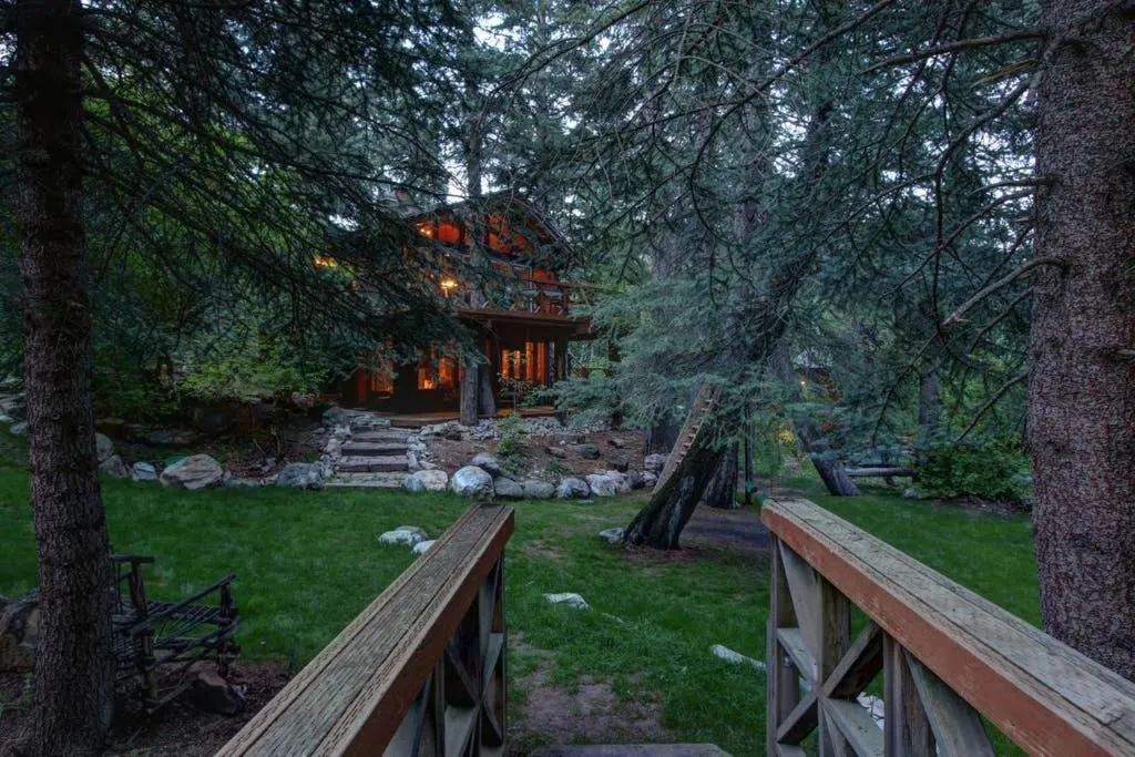 Natural landscape in Treehouse On The Stream Sundance, Utah