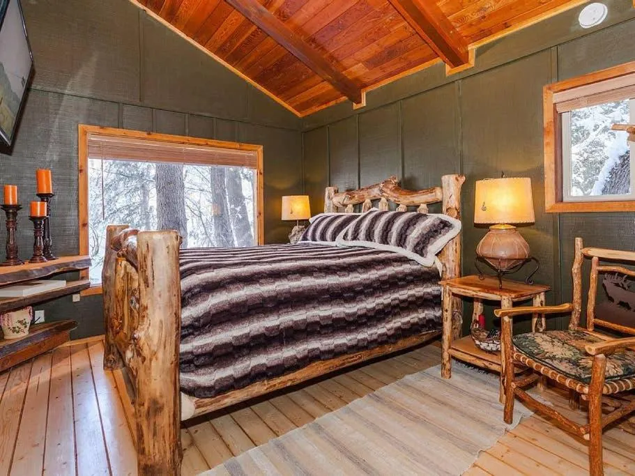 Bed in Treehouse On The Stream Sundance, Utah
