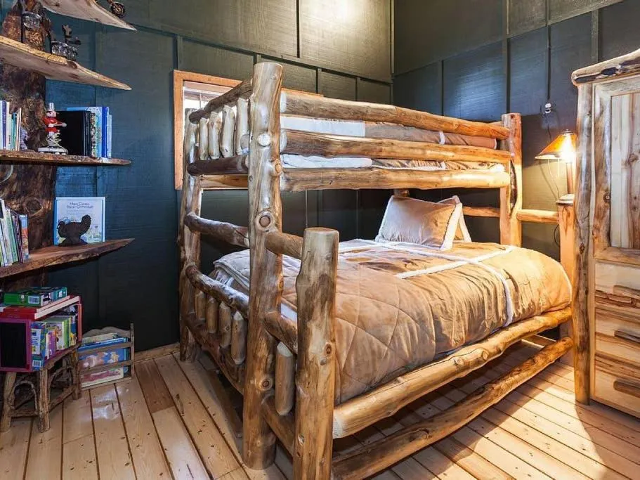 Bedroom, Bed in Treehouse On The Stream Sundance, Utah