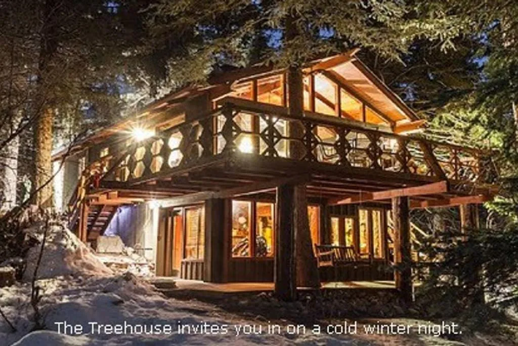 Night in Treehouse On The Stream Sundance, Utah