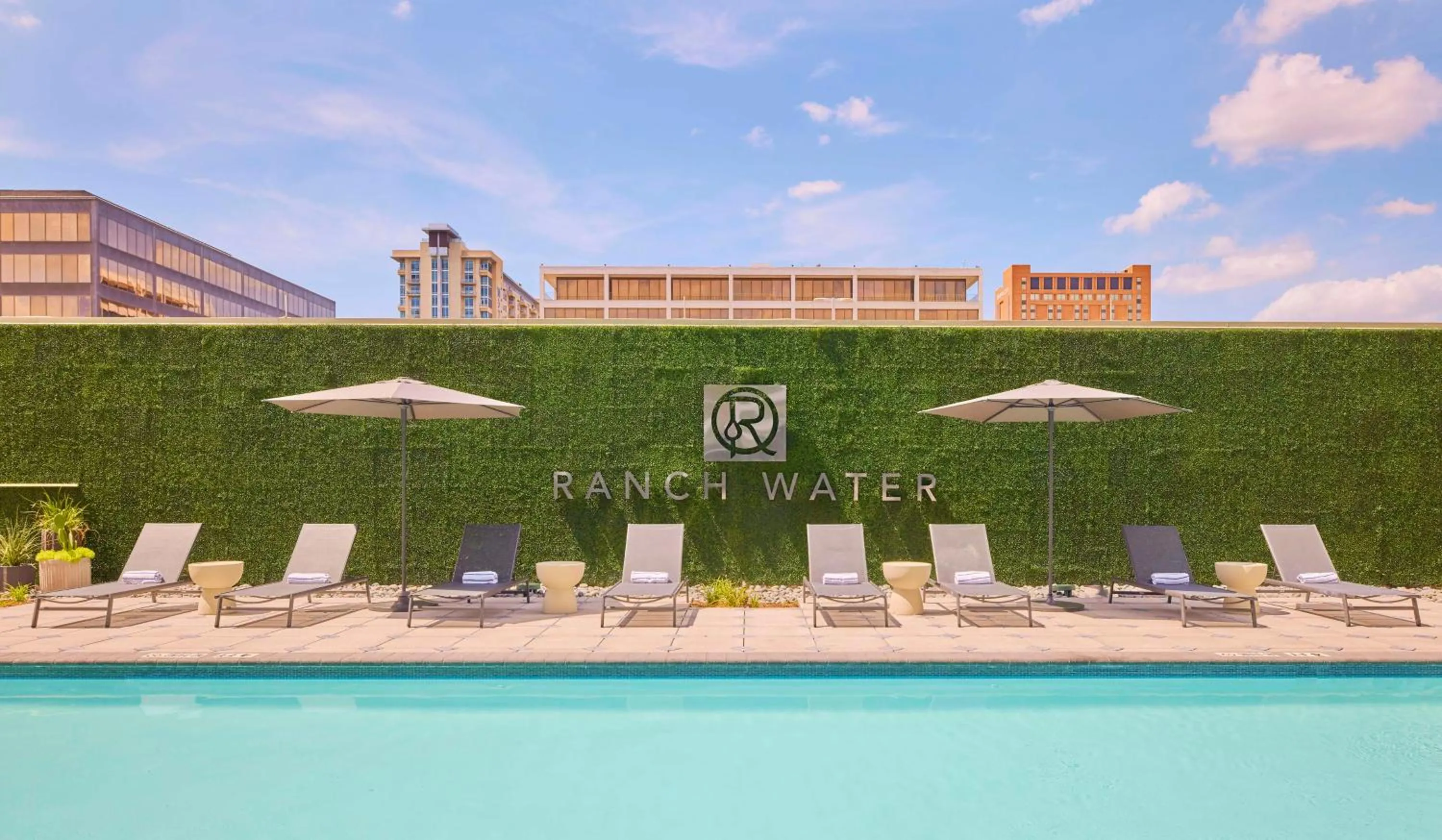 Swimming pool in Hyatt Regency Houston Galleria