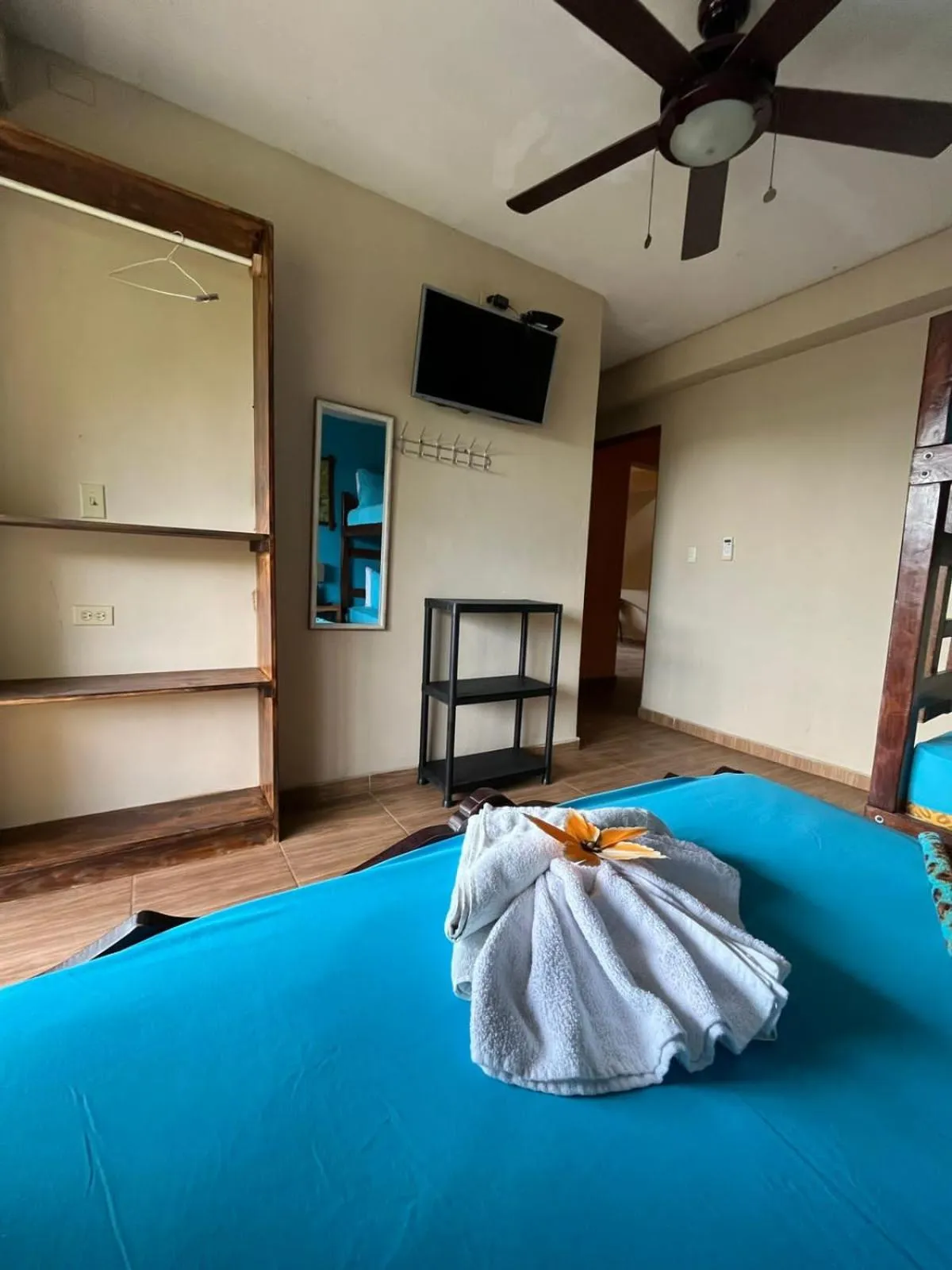 TV and multimedia, Bed in Hotel y Restaurante Mama Ines