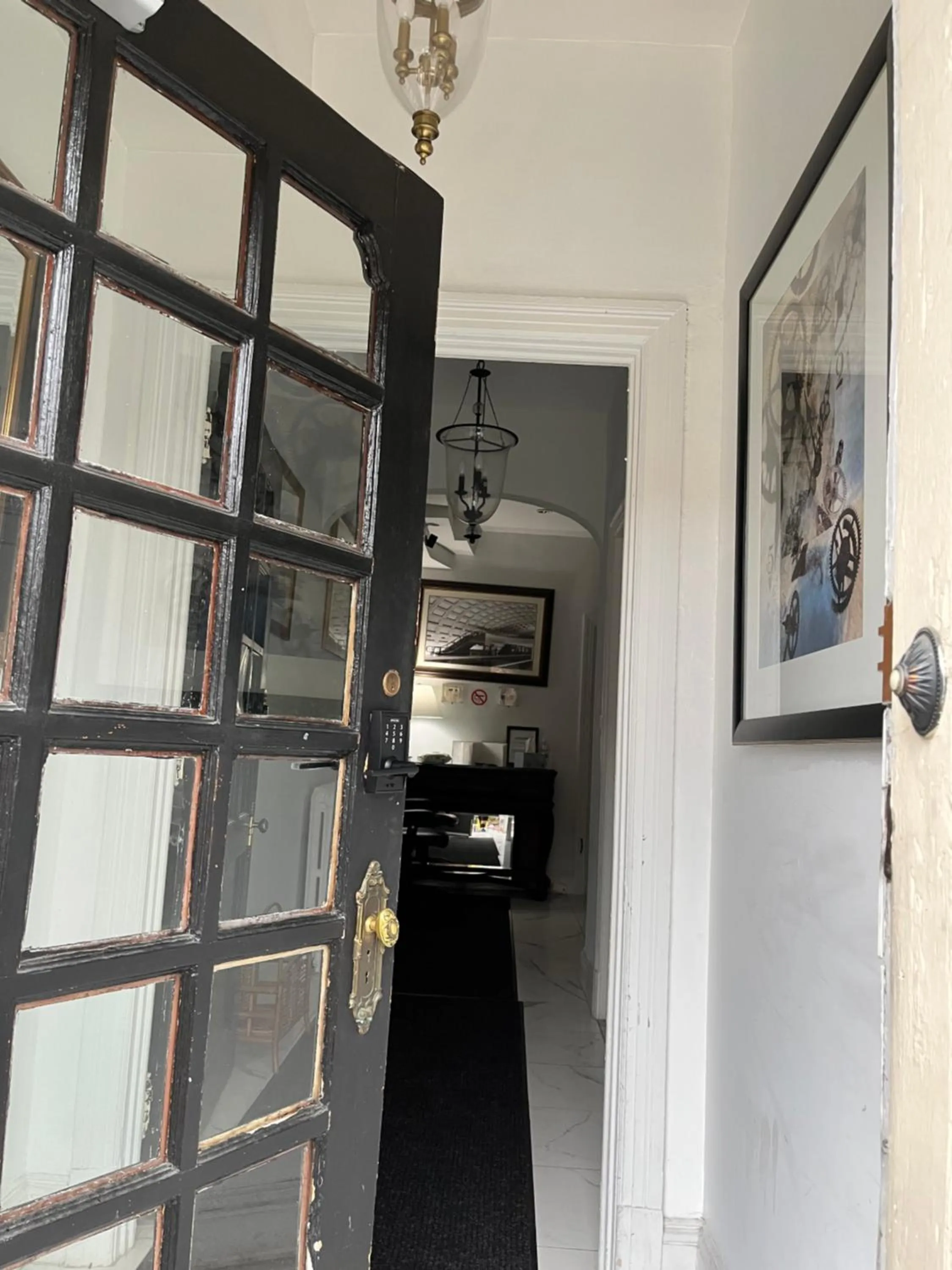 Facade/entrance in Gorgeous Refurbished 1Bdrm and 1Den Home