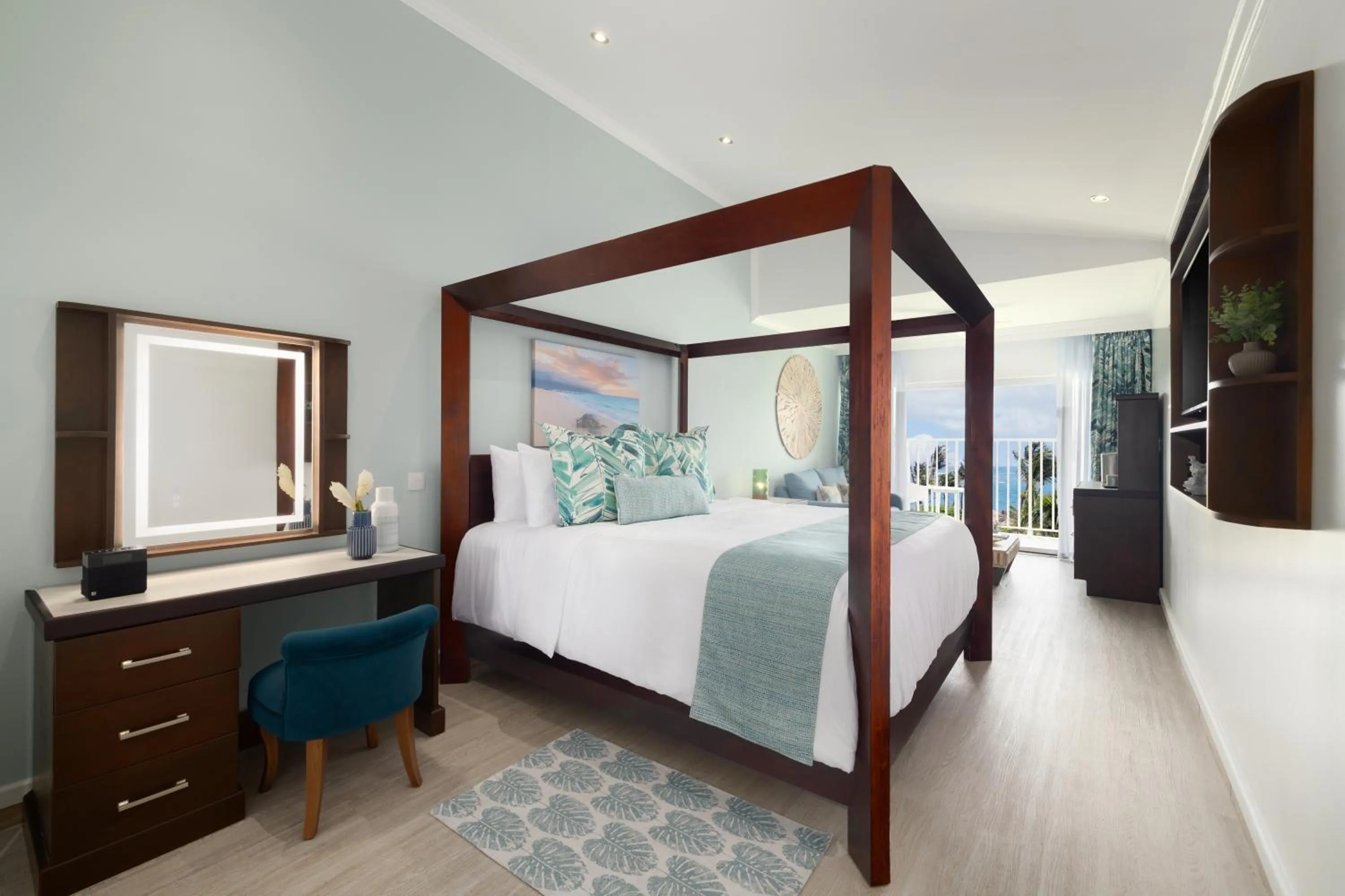 Bedroom, Bed in Coconut Bay Beach Resort & Spa All Inclusive