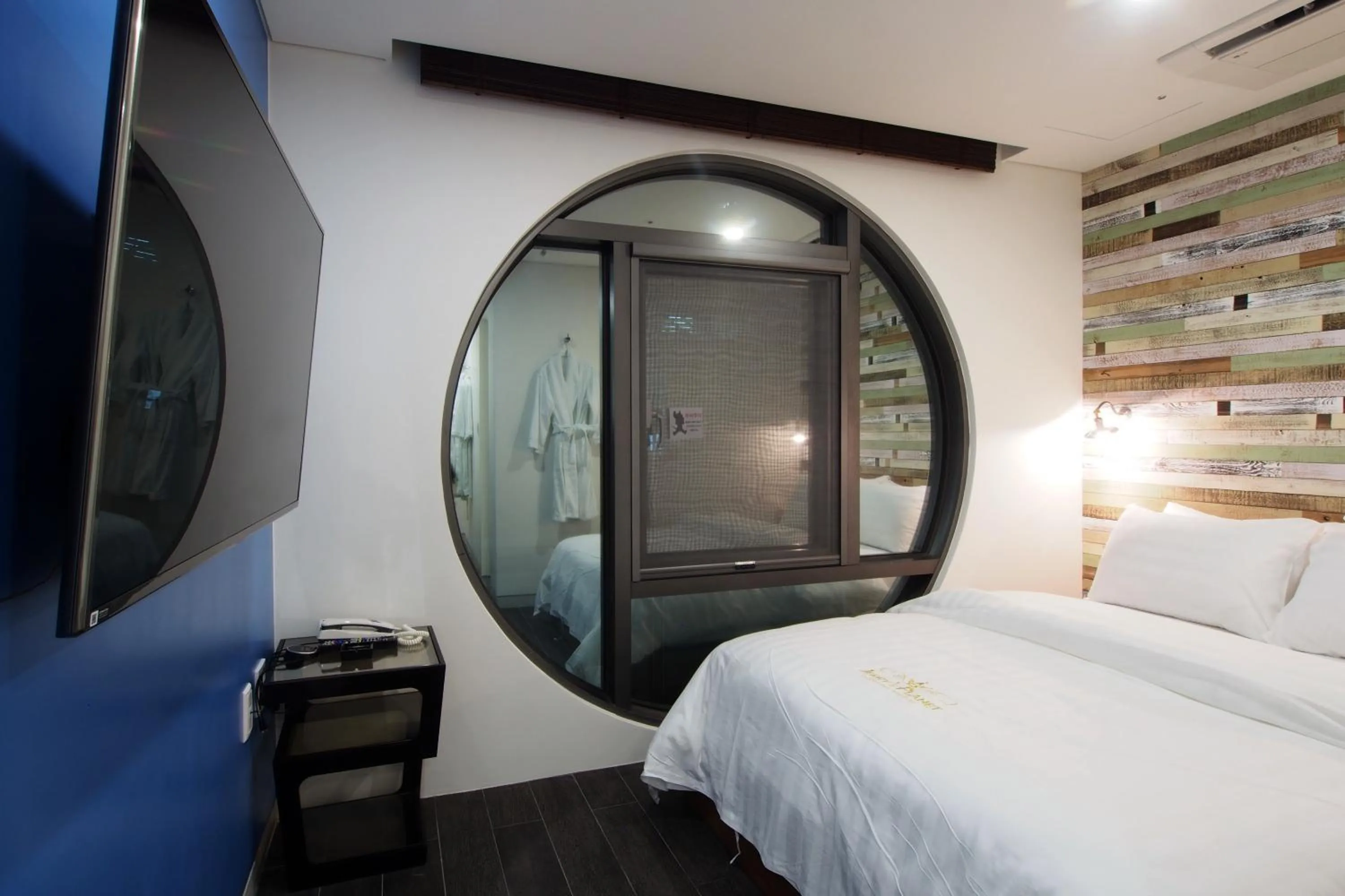 Bed in Jerry's Planet