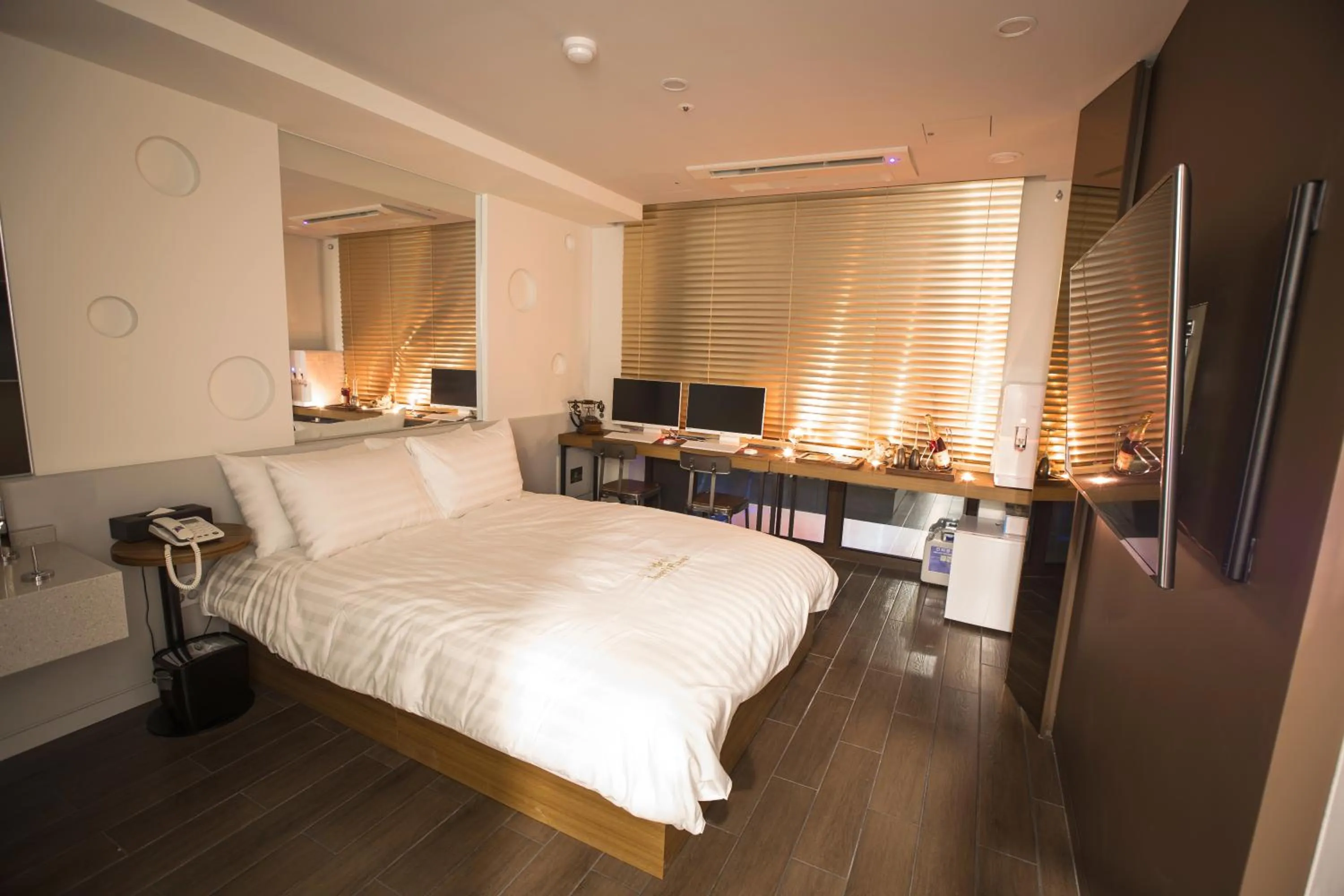 Bed in Jerry's Planet