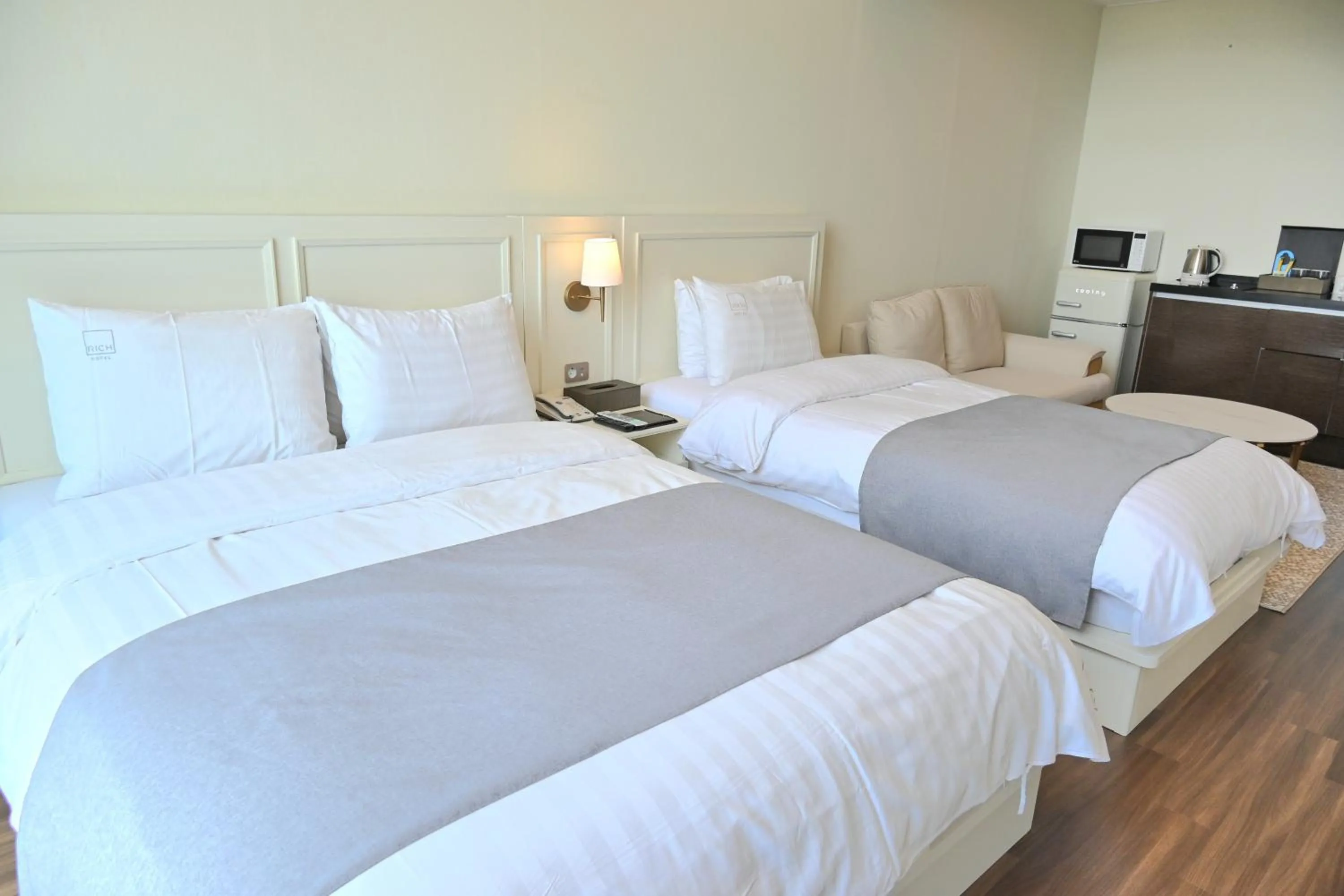 Bedroom, Bed in Rich Hotel