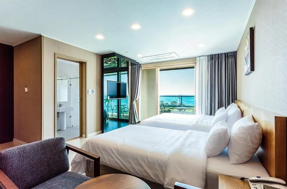 Seating area, Bed in Rich Hotel