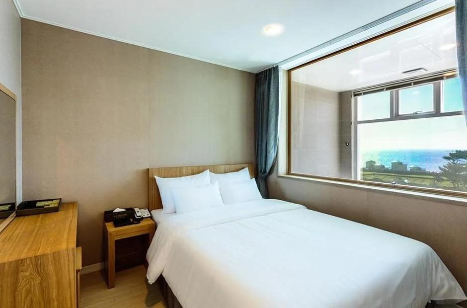 Photo of the whole room, Bed in Rich Hotel