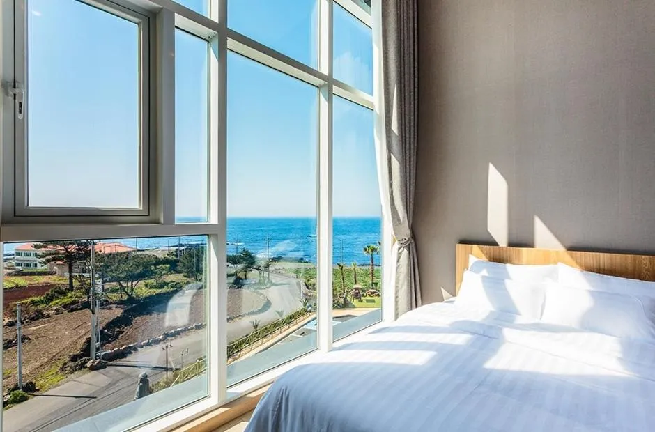 Sea view, Bed in Rich Hotel