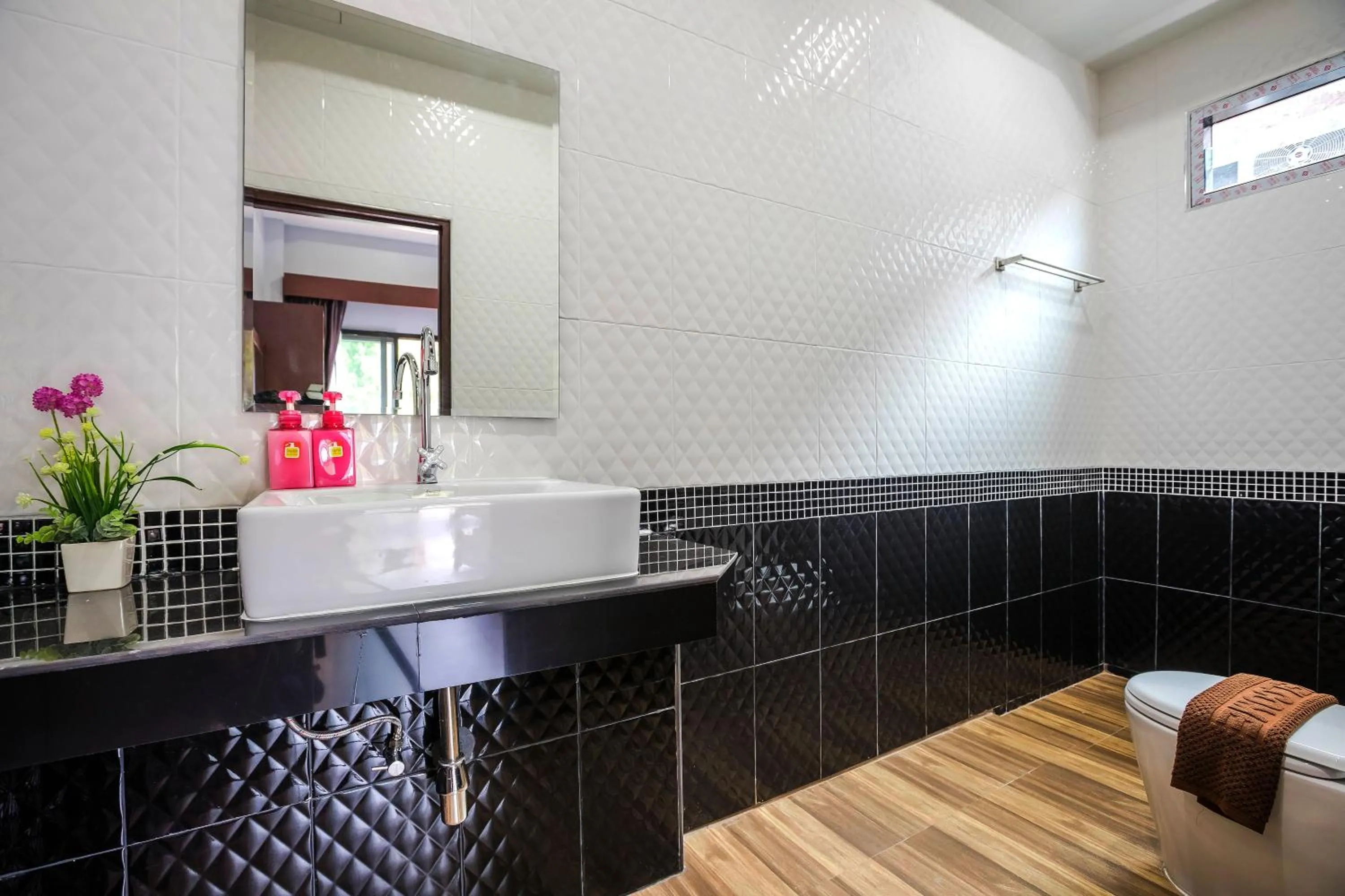 Bathroom in Aonang Oscar Pool Villas - Free Shuttle to Aonang Beach -shared pool - private pool