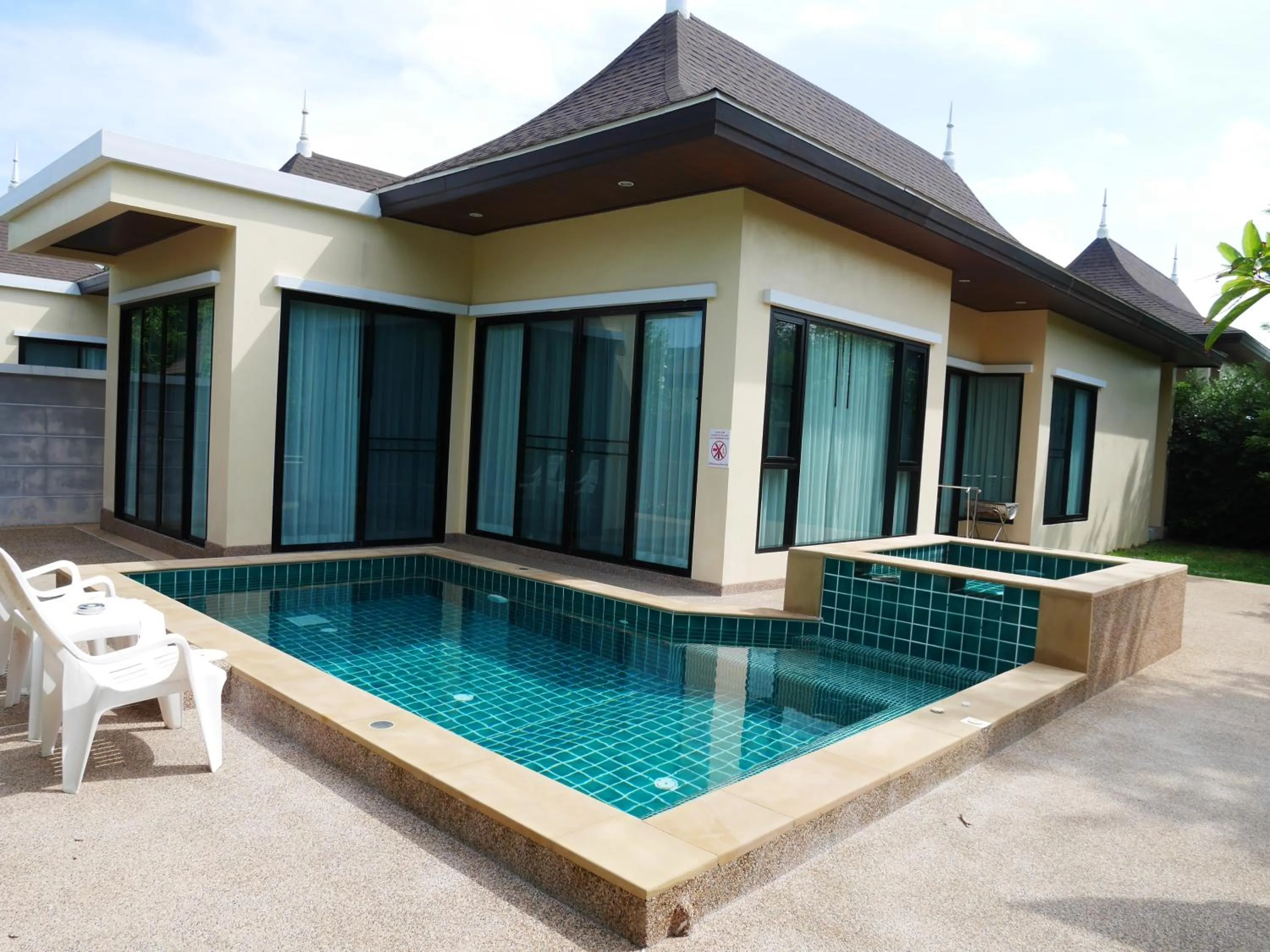 Property building in Aonang Oscar Pool Villas - Free Shuttle to Aonang Beach -shared pool - private pool