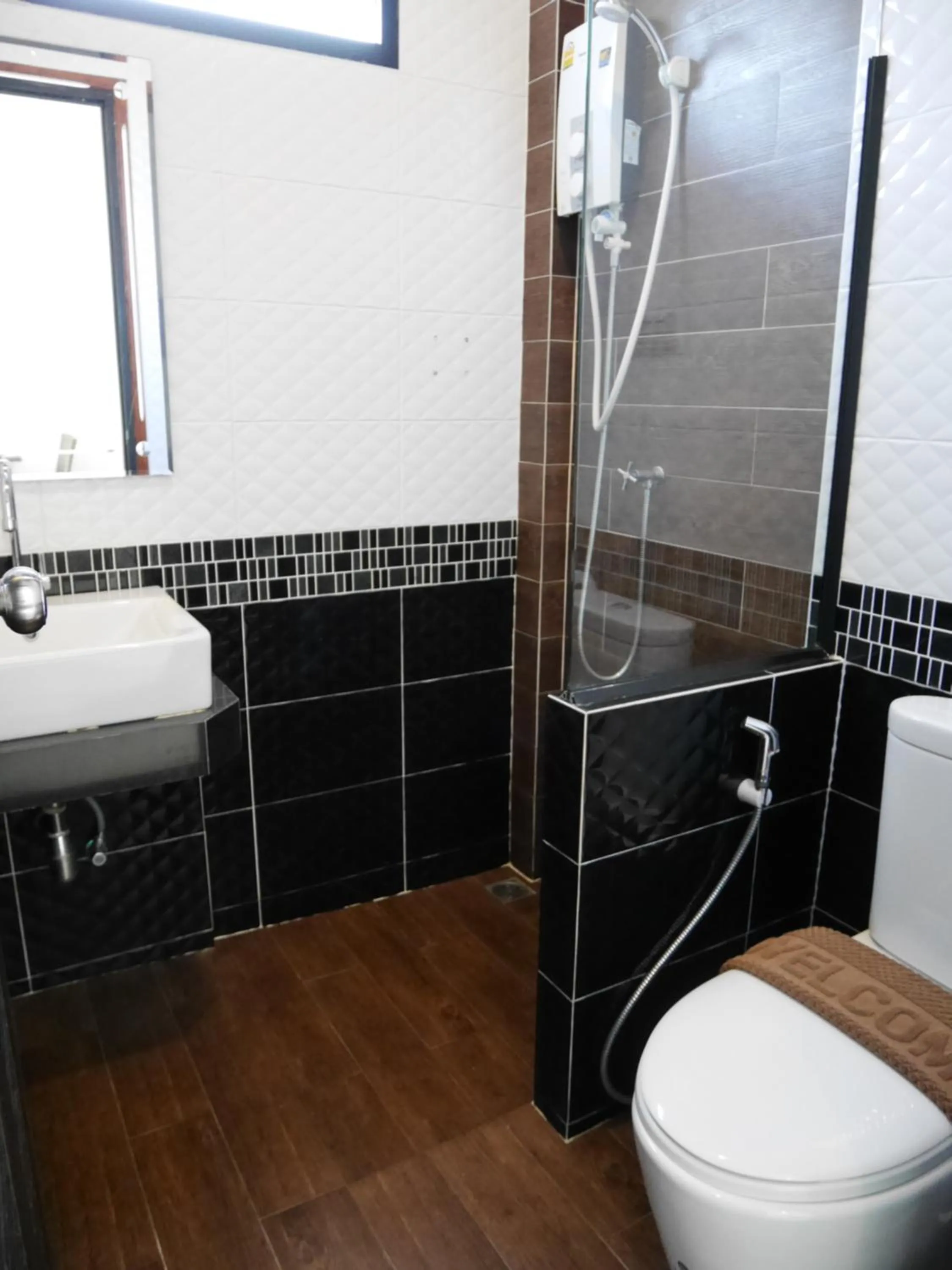 Shower in Aonang Oscar Pool Villas - Free Shuttle to Aonang Beach -shared pool - private pool