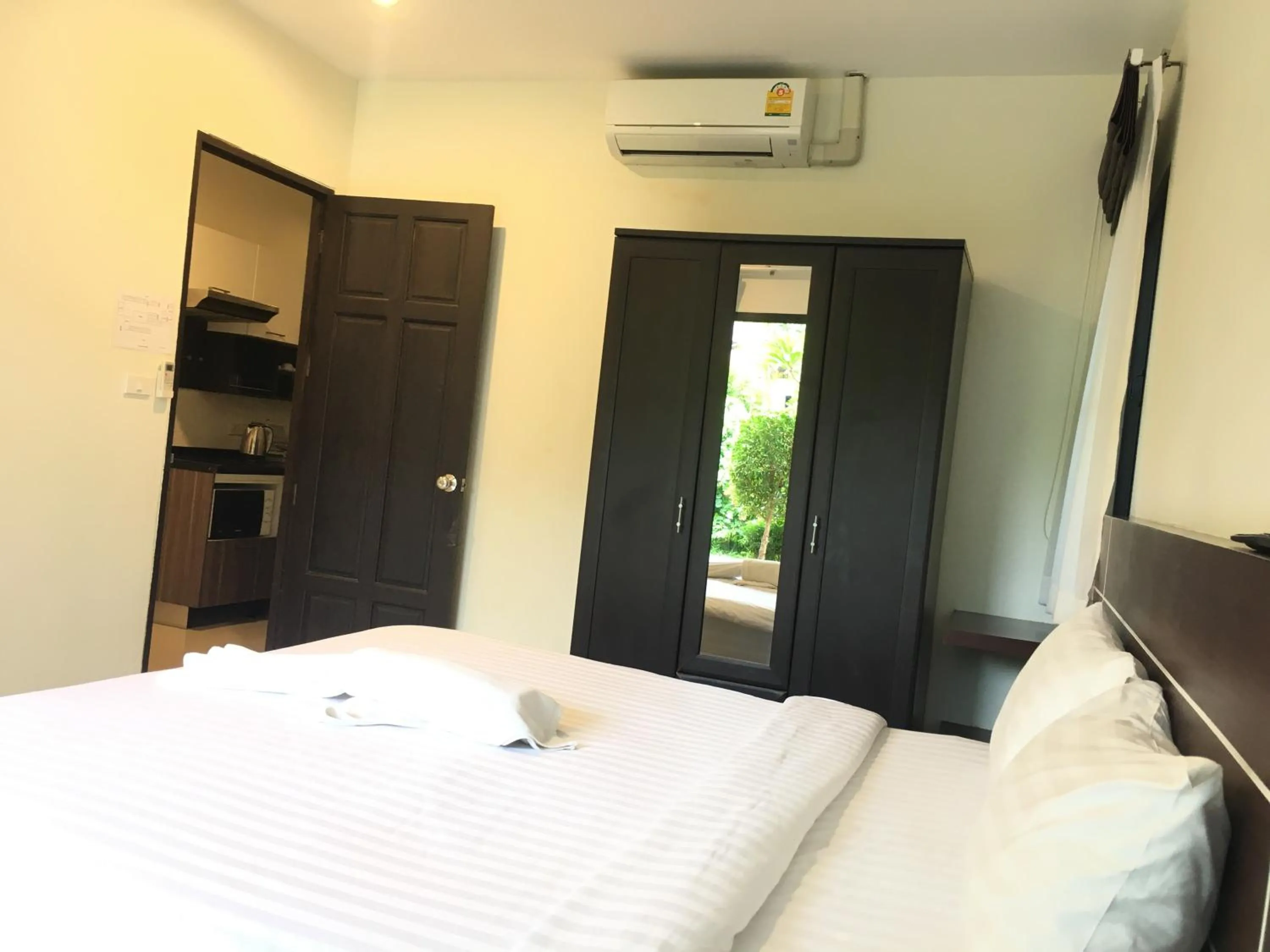 Bed in Aonang Oscar Pool Villas - Free Shuttle to Aonang Beach -shared pool - private pool