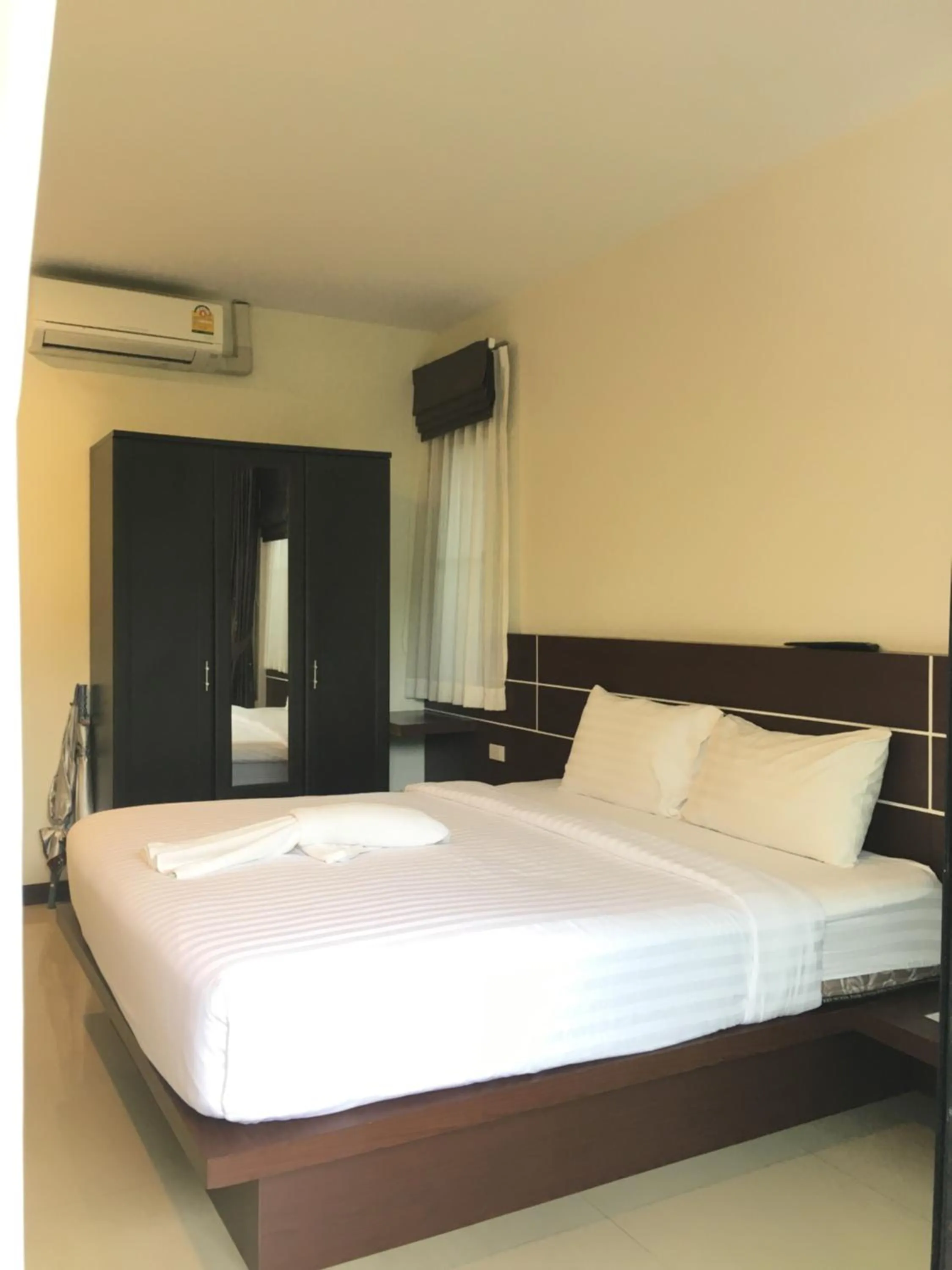 Bed in Aonang Oscar Pool Villas - Free Shuttle to Aonang Beach -shared pool - private pool