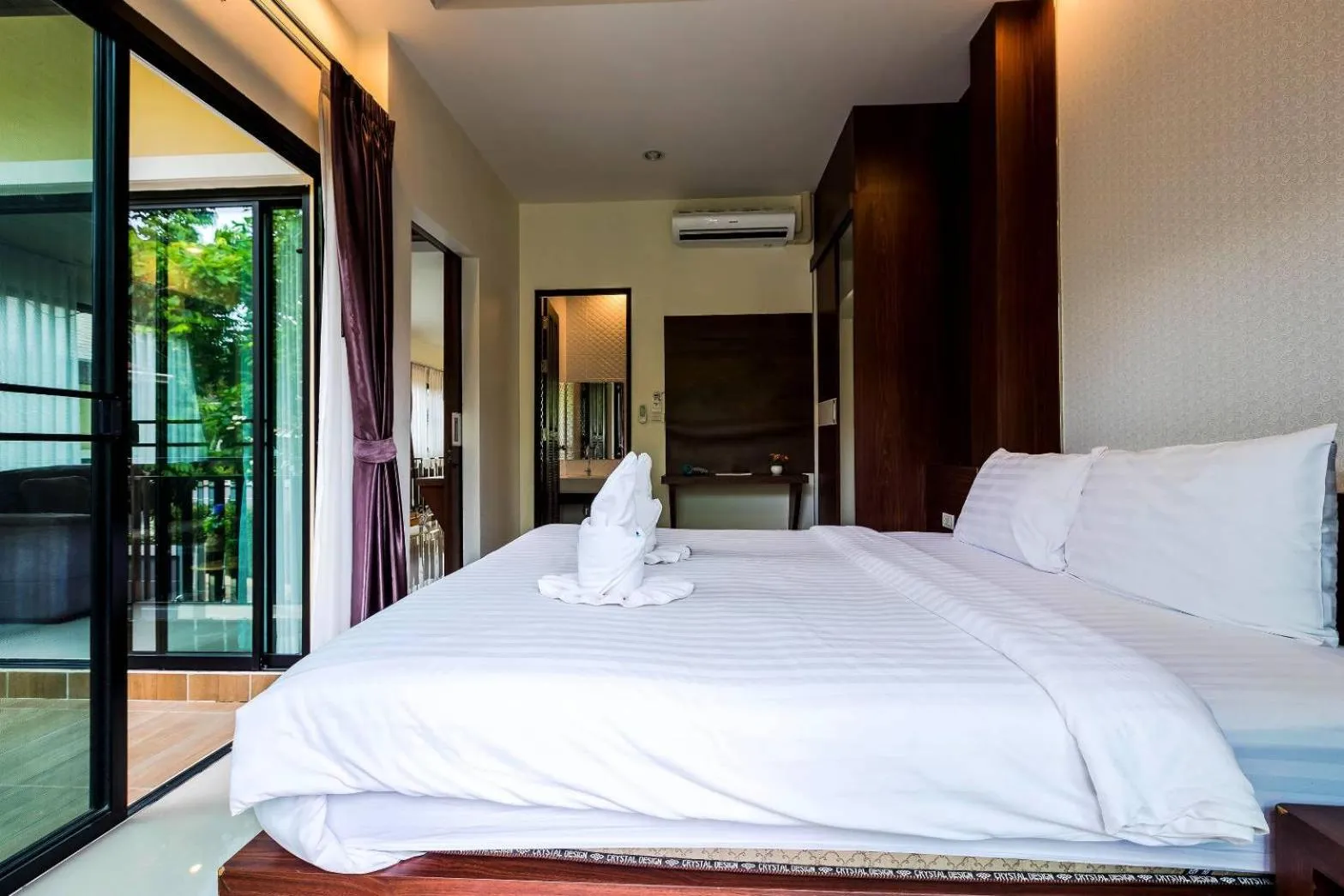 Bed in Aonang Oscar Pool Villas - Free Shuttle to Aonang Beach -shared pool - private pool