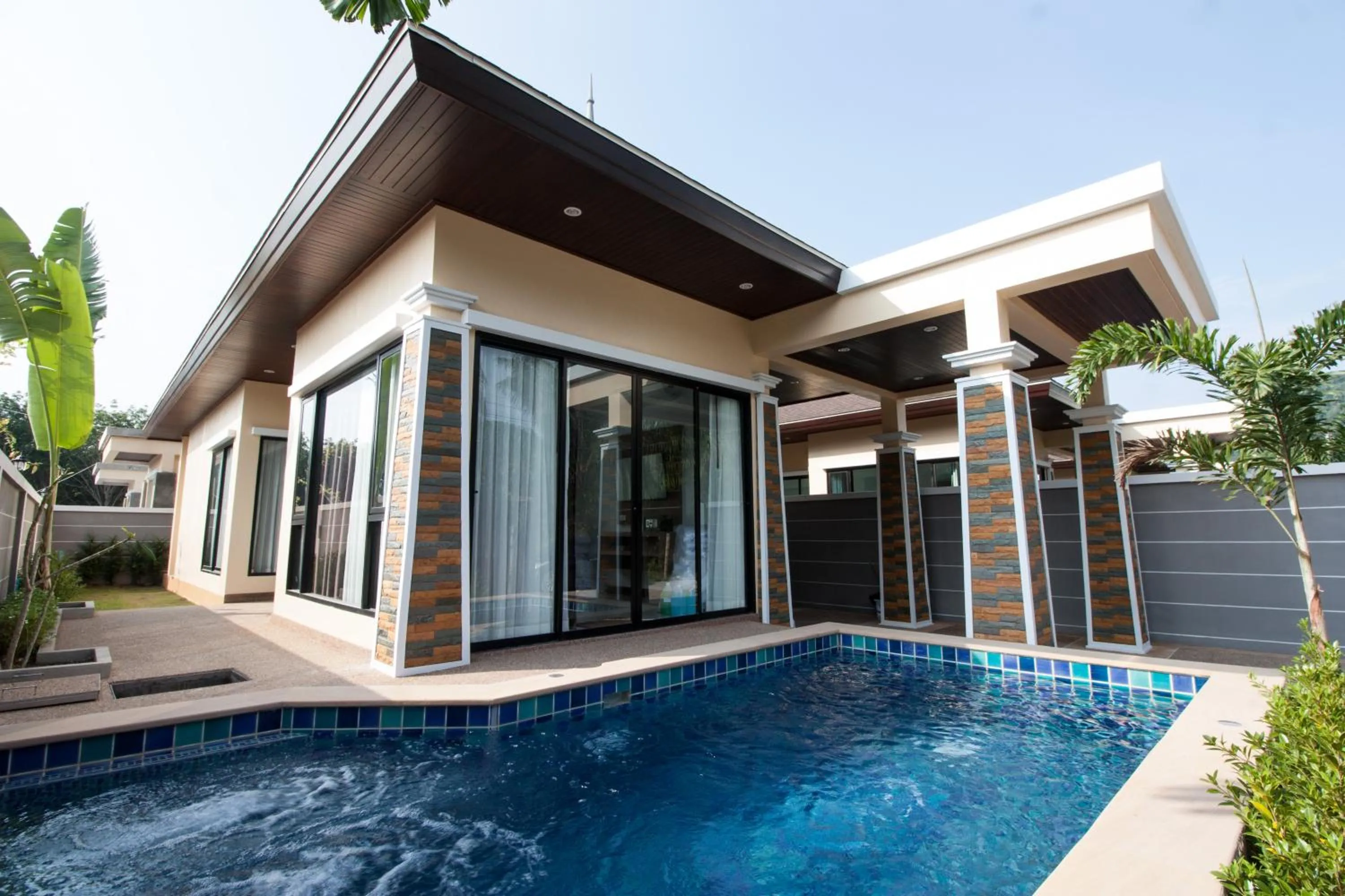 Property building in Aonang Oscar Pool Villas - Free Shuttle to Aonang Beach -shared pool - private pool