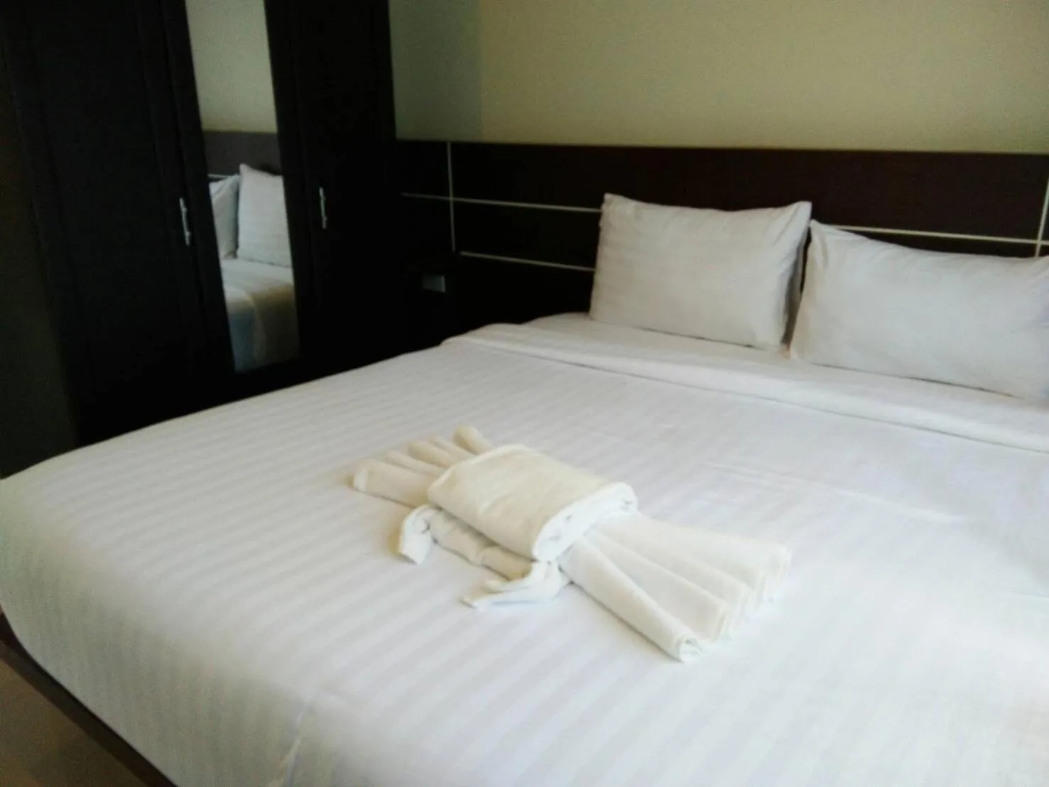 Bed in Aonang Oscar Pool Villas - Free Shuttle to Aonang Beach -shared pool - private pool