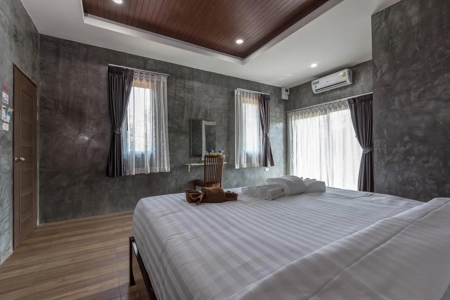 Bed in Aonang Oscar Pool Villas - Free Shuttle to Aonang Beach -shared pool - private pool