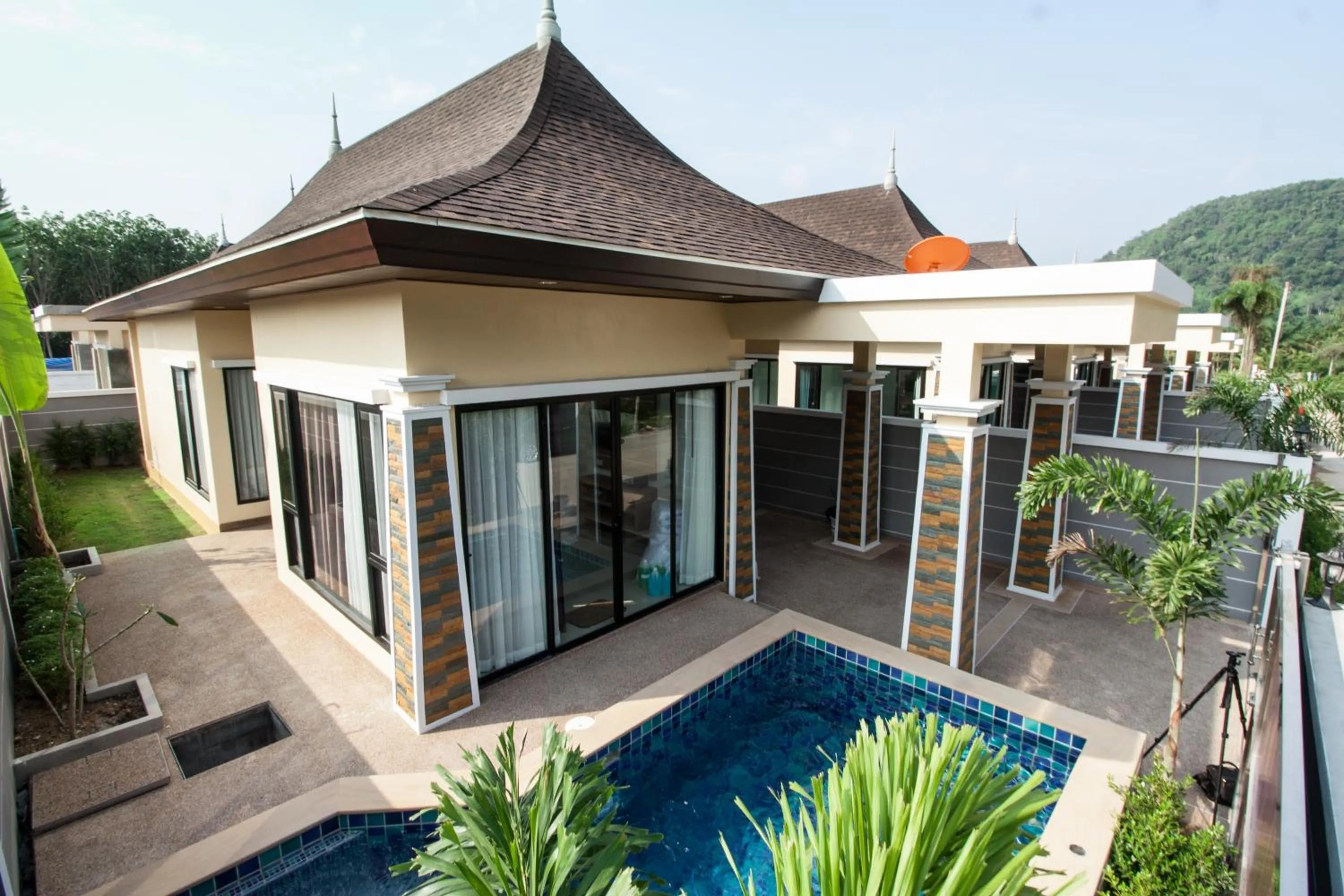 Property building in Aonang Oscar Pool Villas - Free Shuttle to Aonang Beach -shared pool - private pool