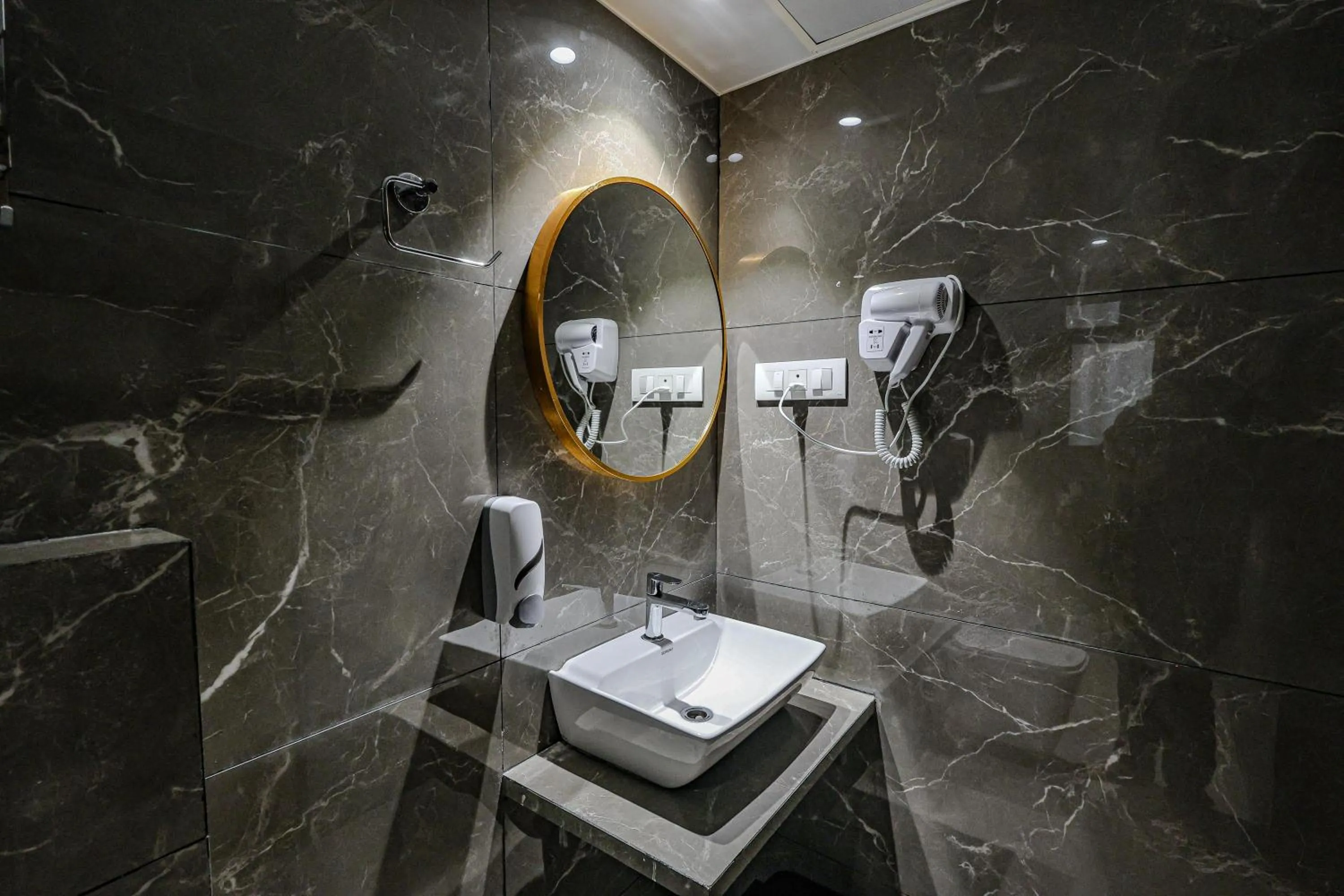 Bathroom in Hotel Alfa Suites