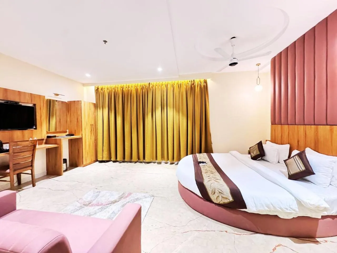 Bed in Hotel Alfa Suites