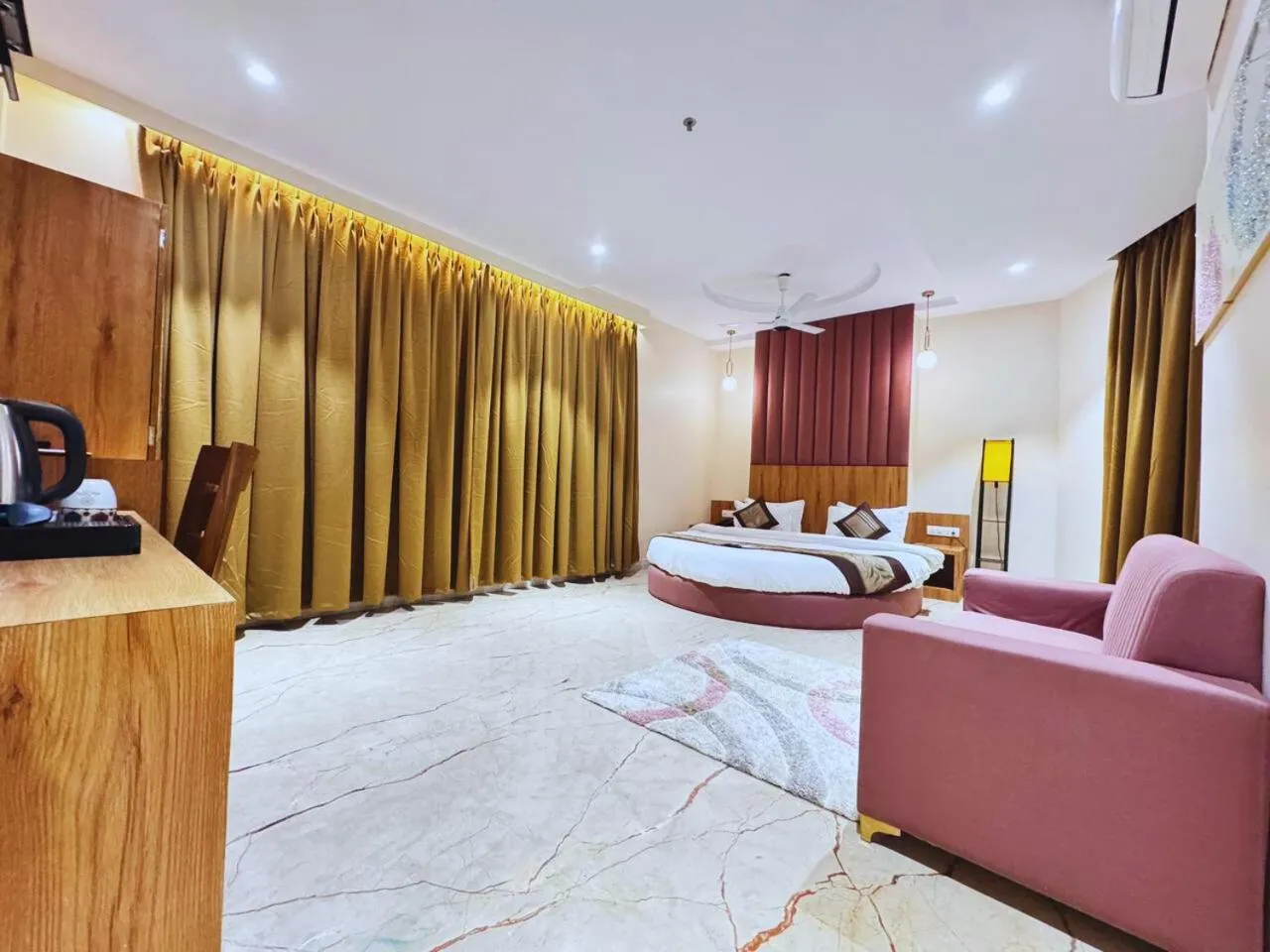 Bed in Hotel Alfa Suites