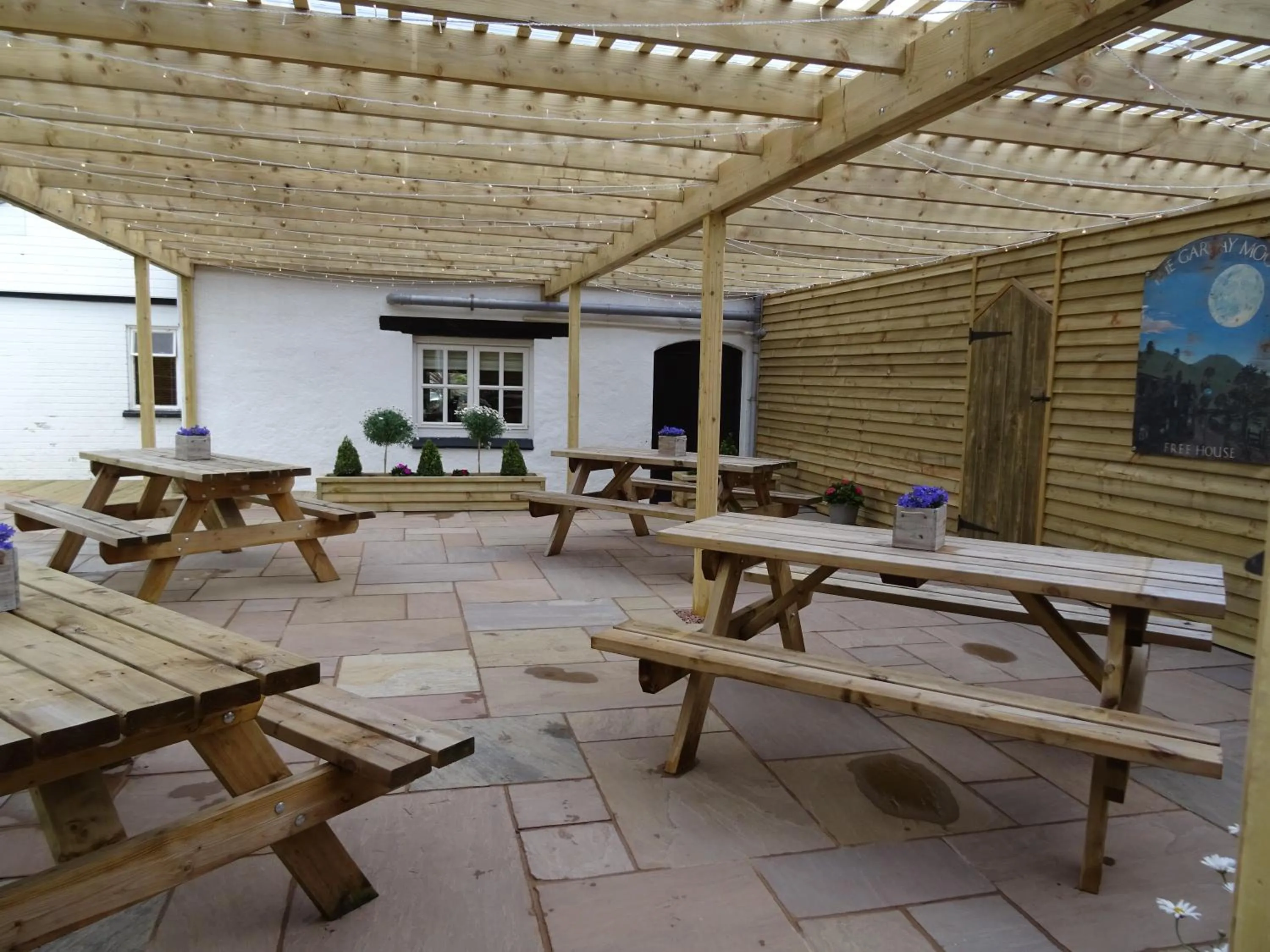 Patio in Garway Moon Inn