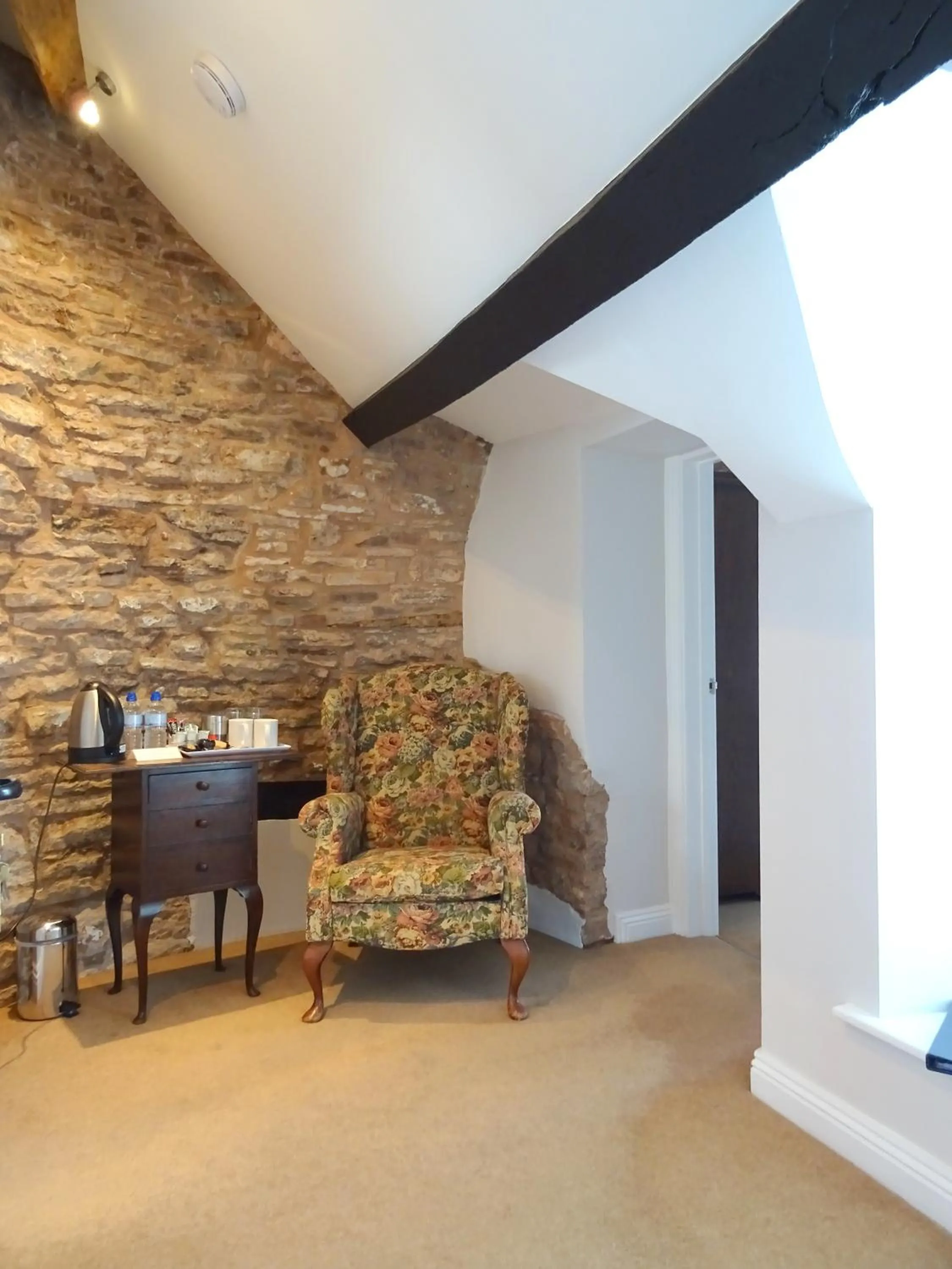 Facade/entrance in Garway Moon Inn