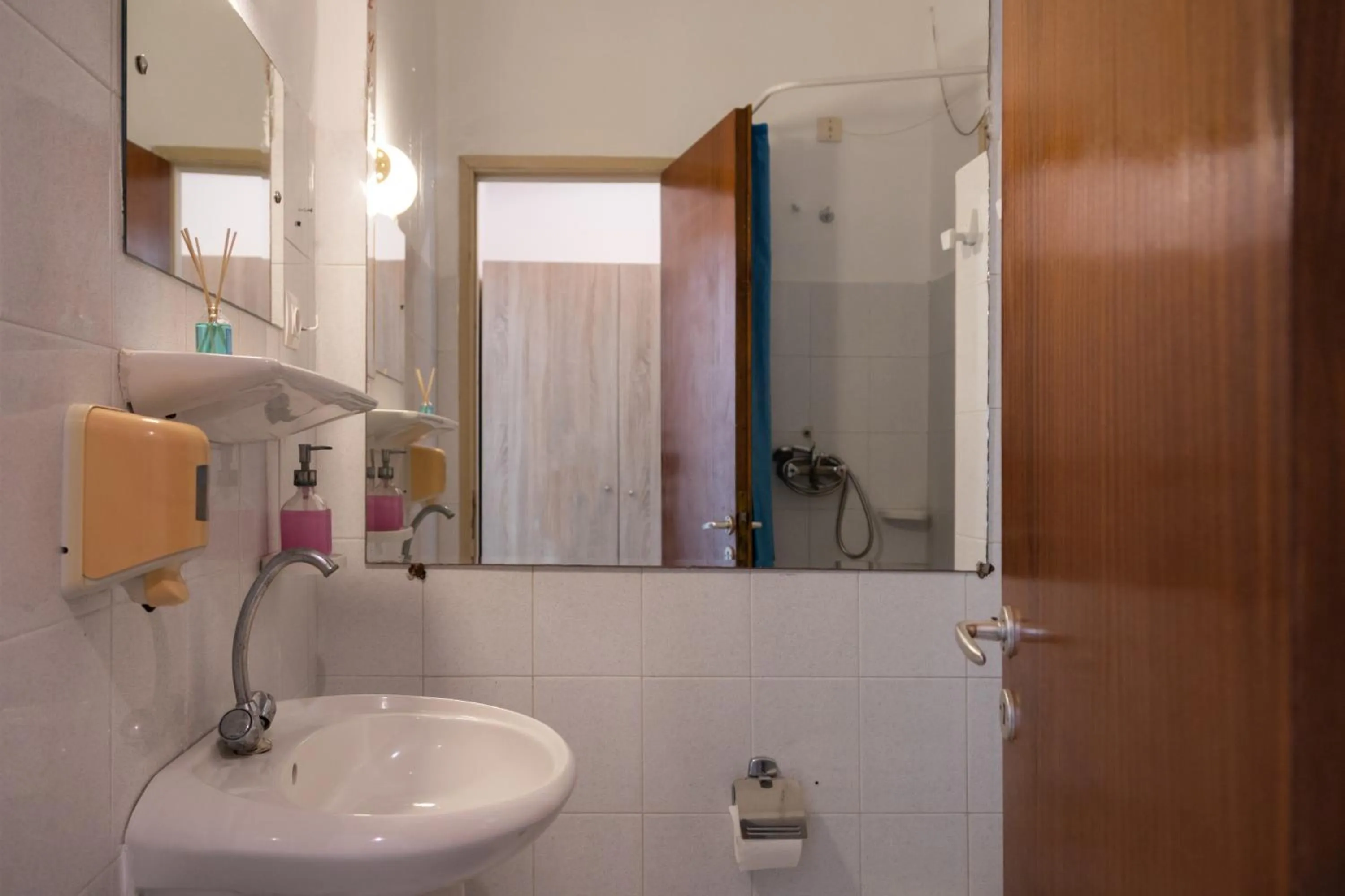 Bathroom in Wilde Rose Hotel