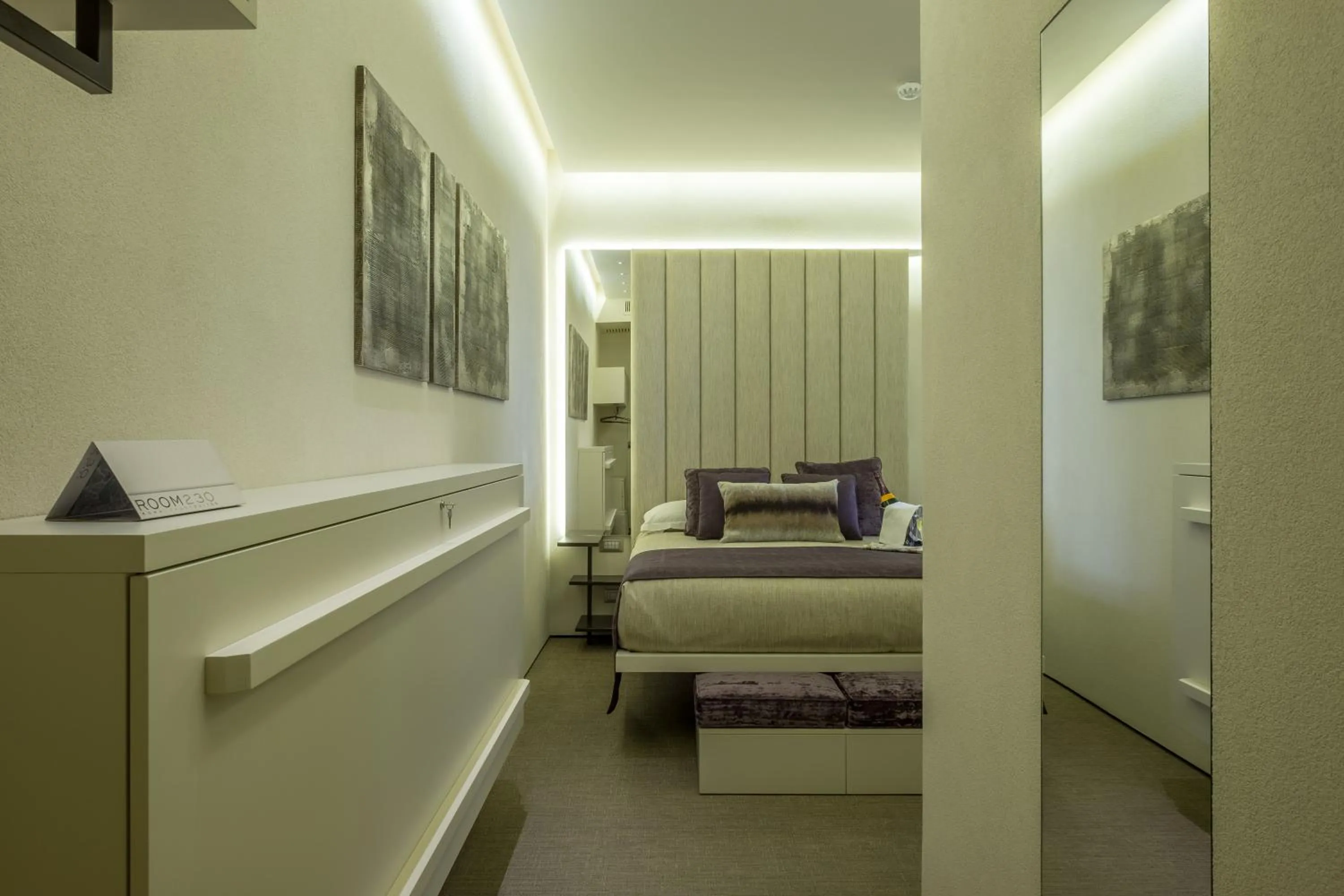Bedroom, Bed in Room 230 Roma Luxury Suites