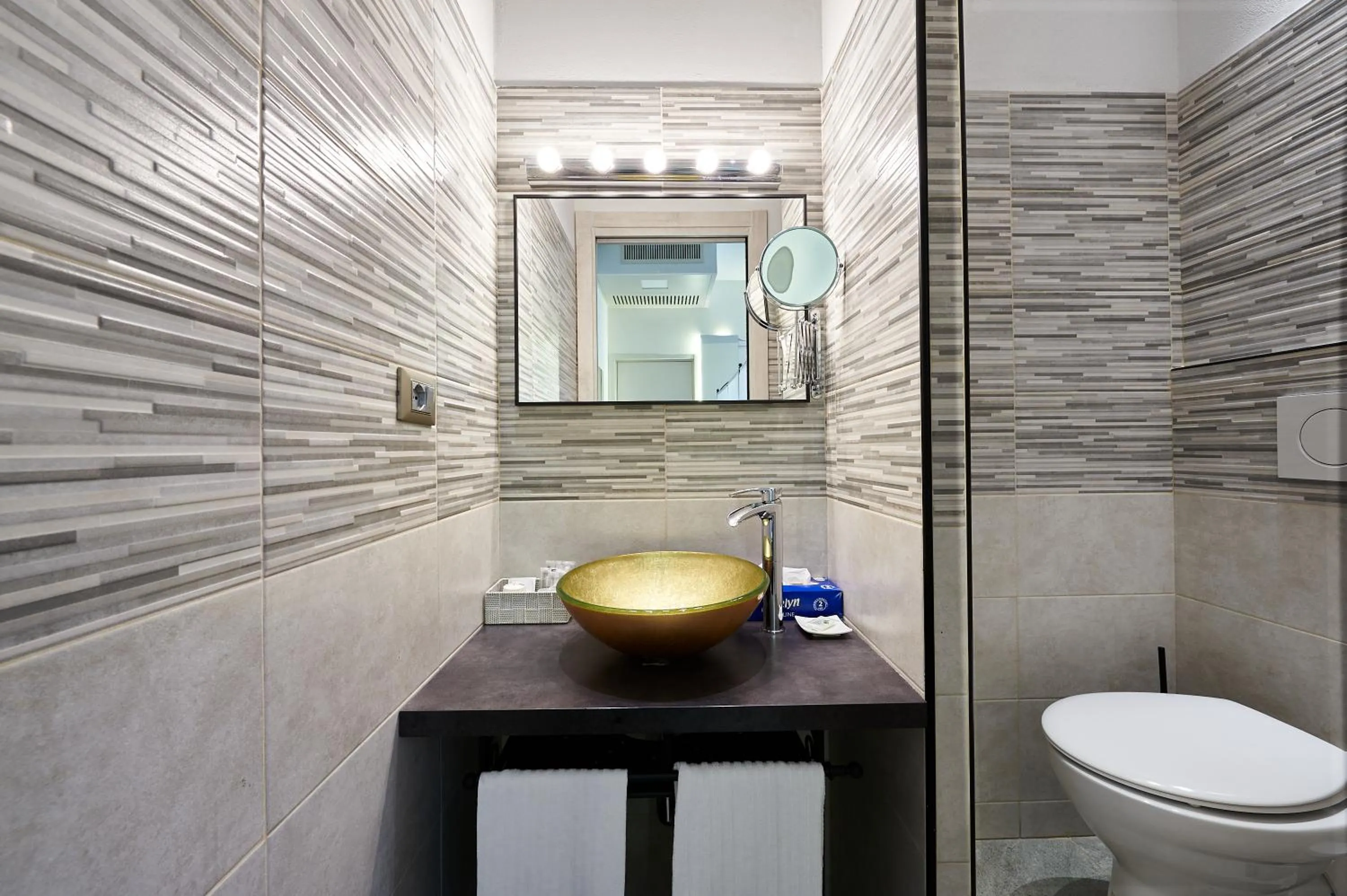 Bathroom in Room 230 Roma Luxury Suites