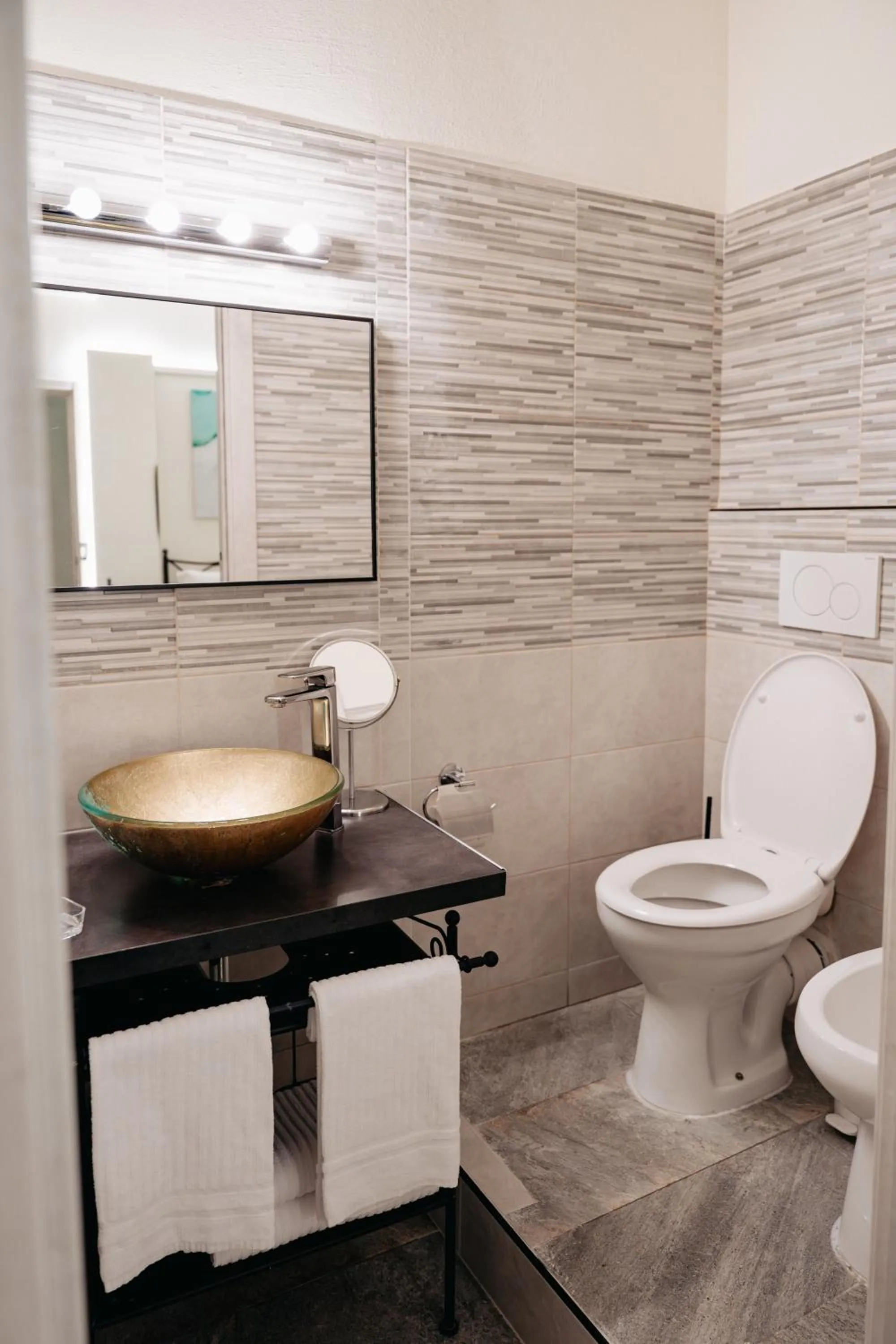 Bathroom in Room 230 Roma Luxury Suites