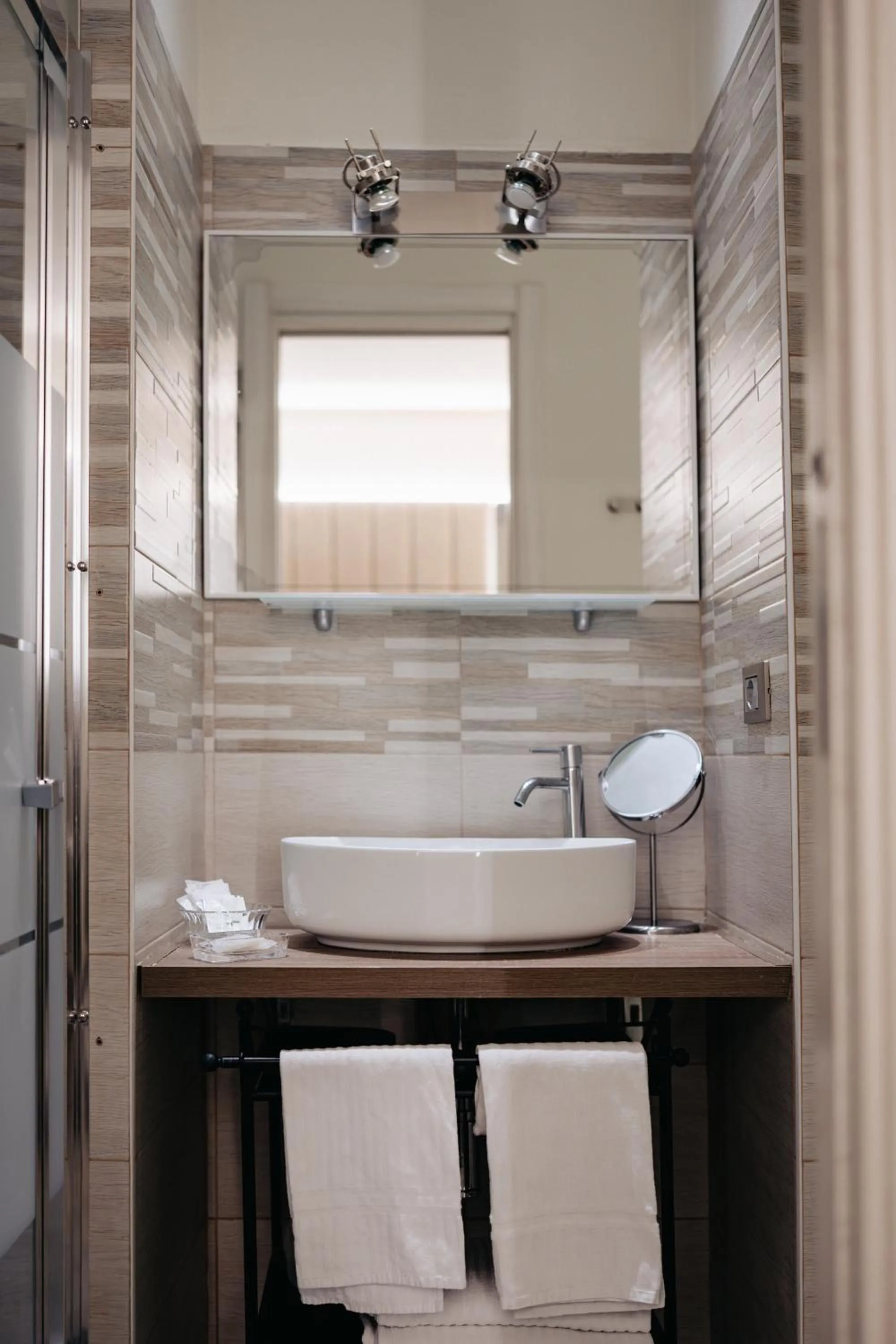 Bathroom in Room 230 Roma Luxury Suites