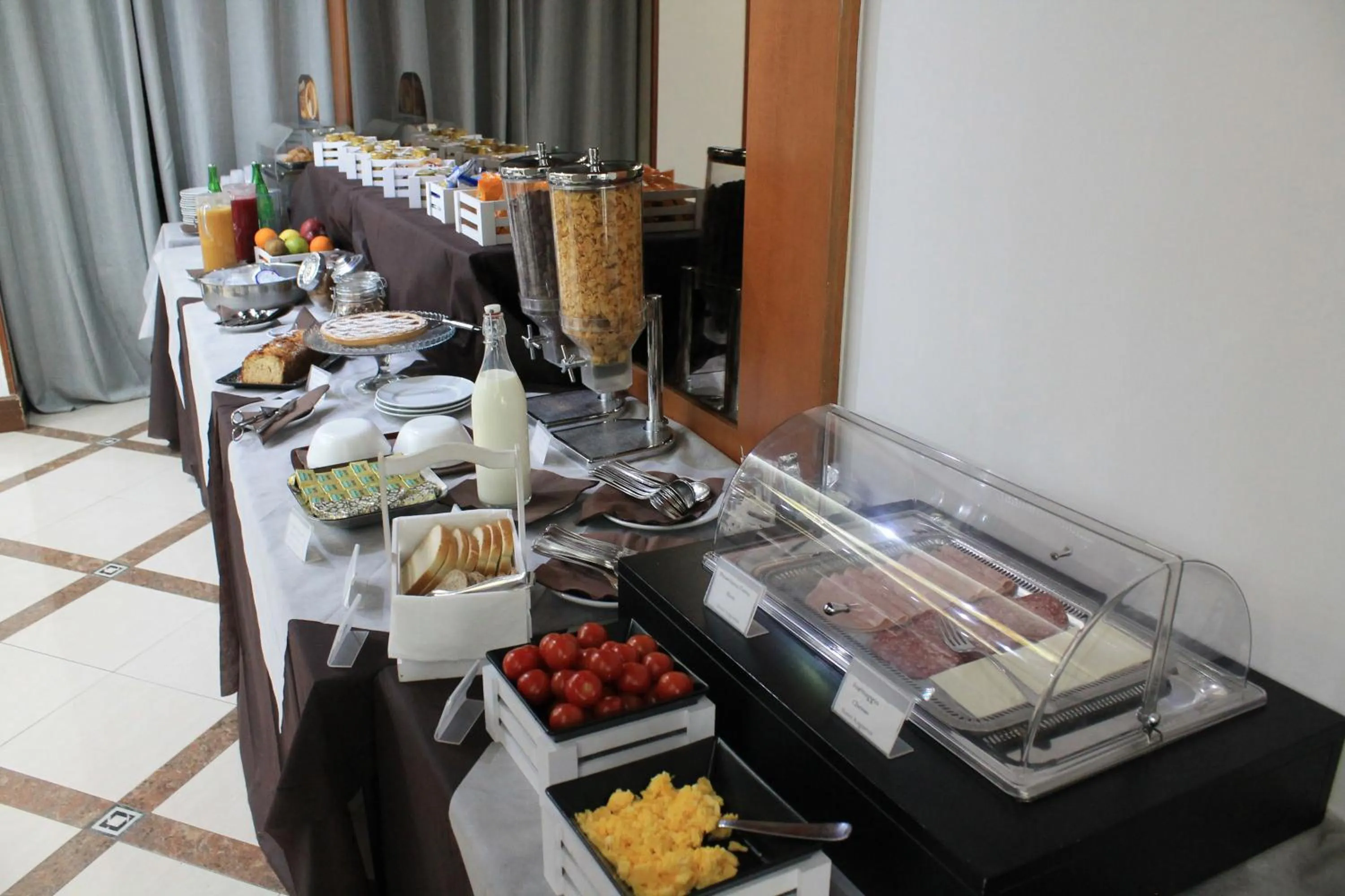 Breakfast in Augustus