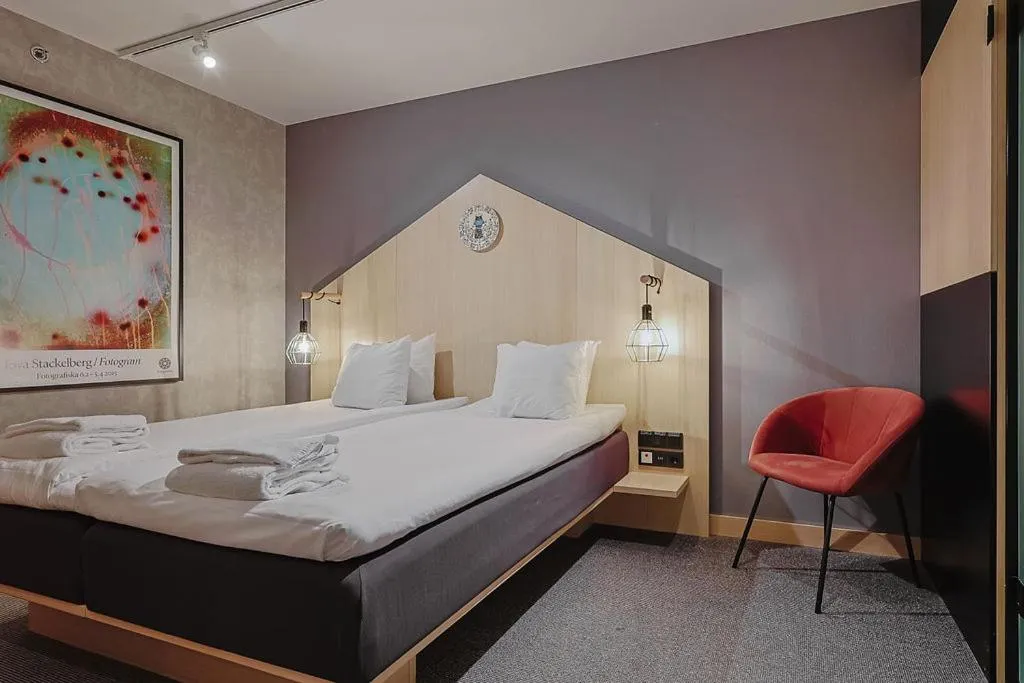 Bedroom, Bed in Hotel With Urban Deli