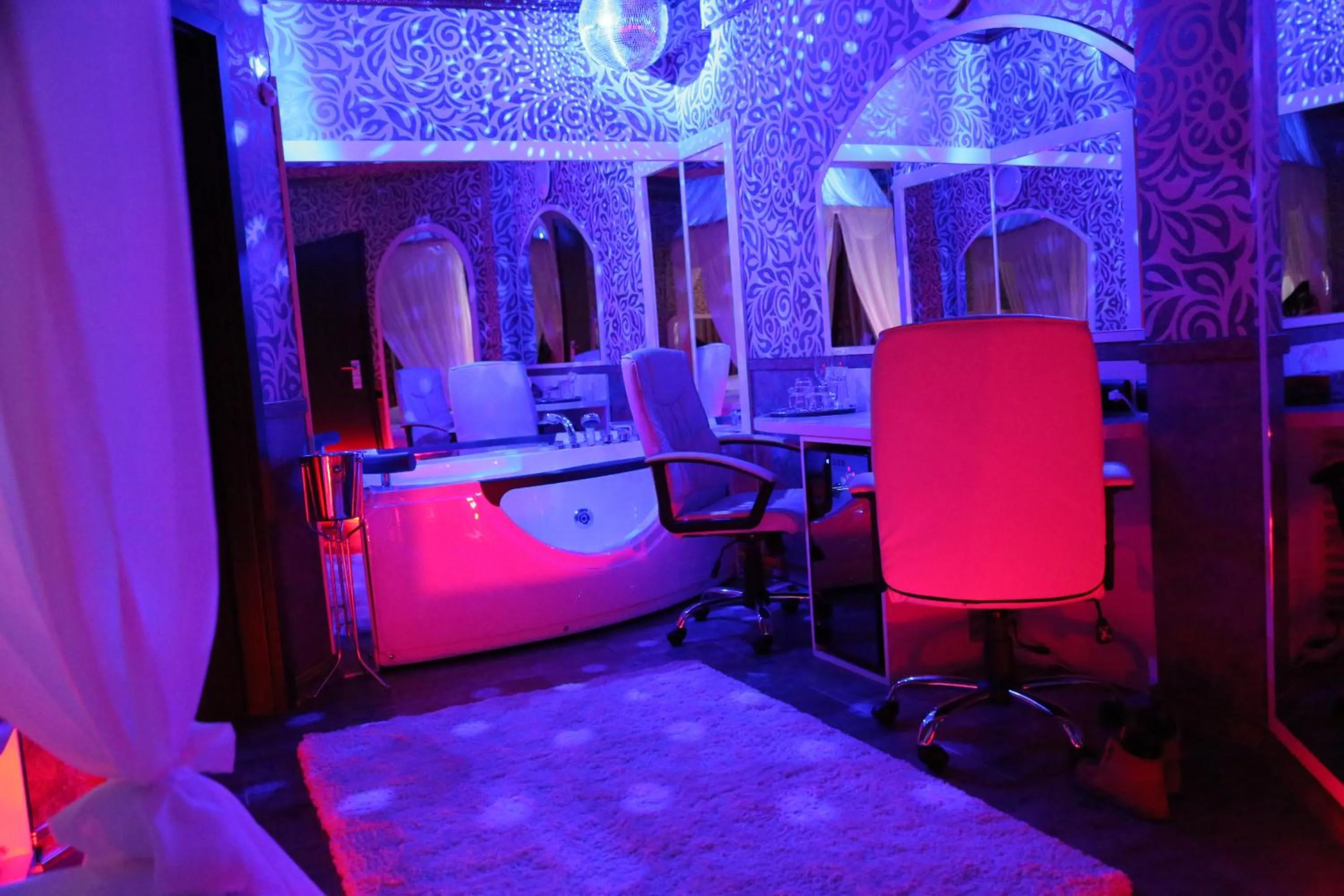 Photo of the whole room in Hotel Boutique Mikaela (Adult Only)