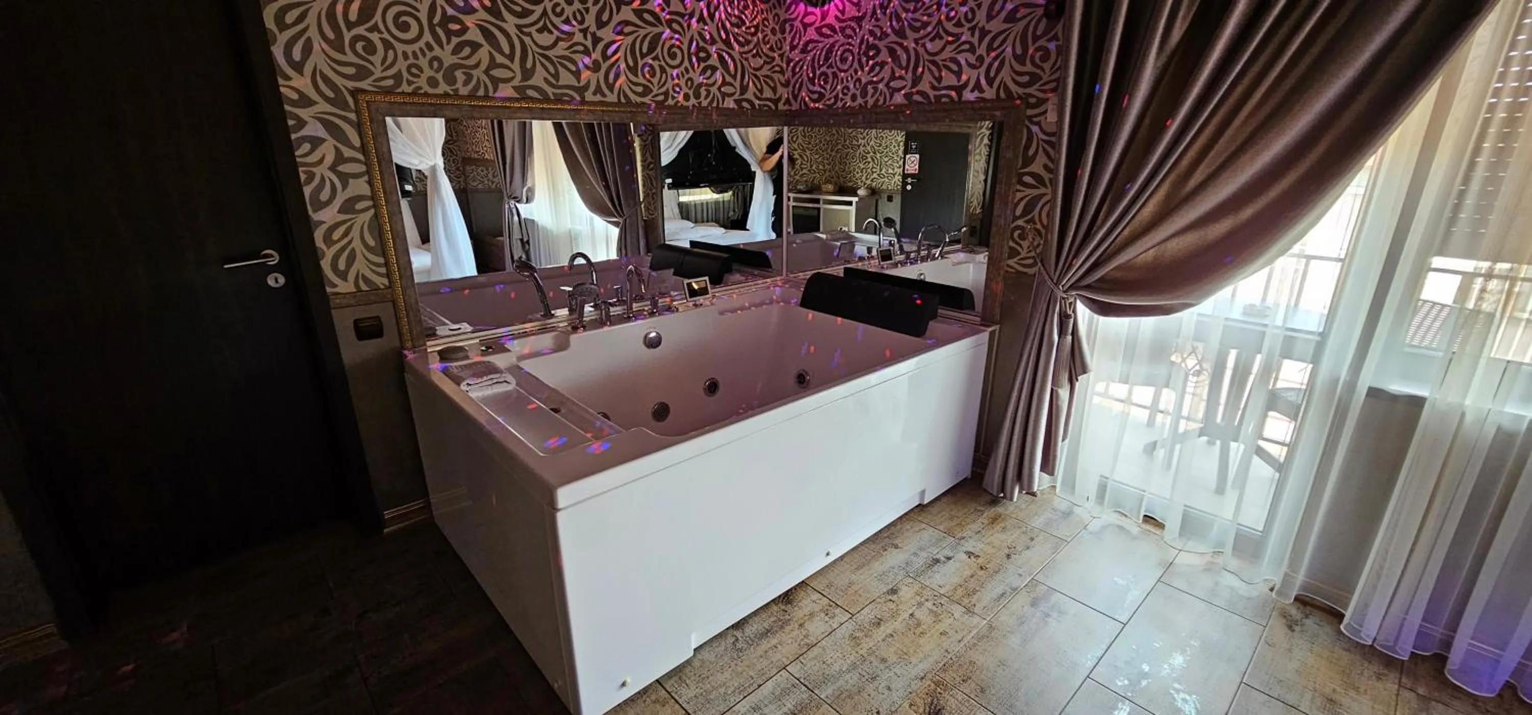 Hotel Boutique Mikaela (Adult Only)