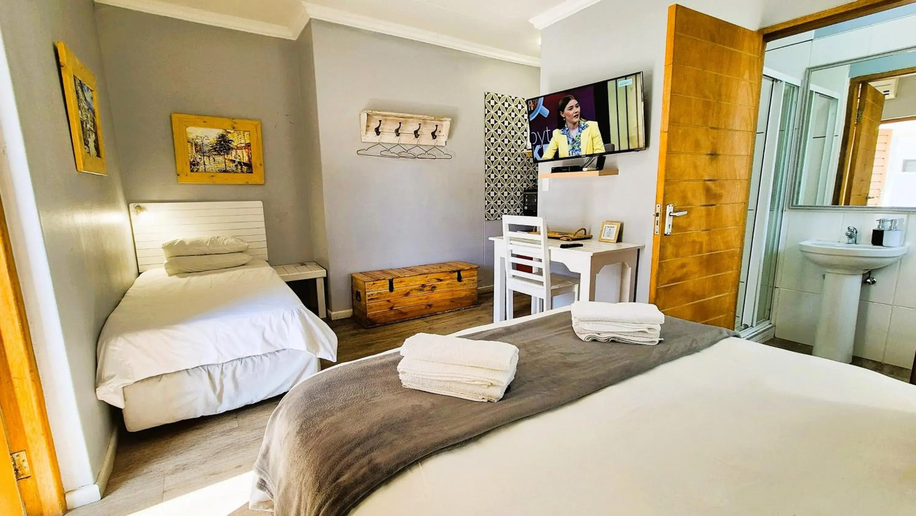 Comfort Triple Room in Tiende Laan Bed & Breakfast and Self-Catering Comfort Triple Room in Tiende Laan Bed & Breakfast and Self-Catering