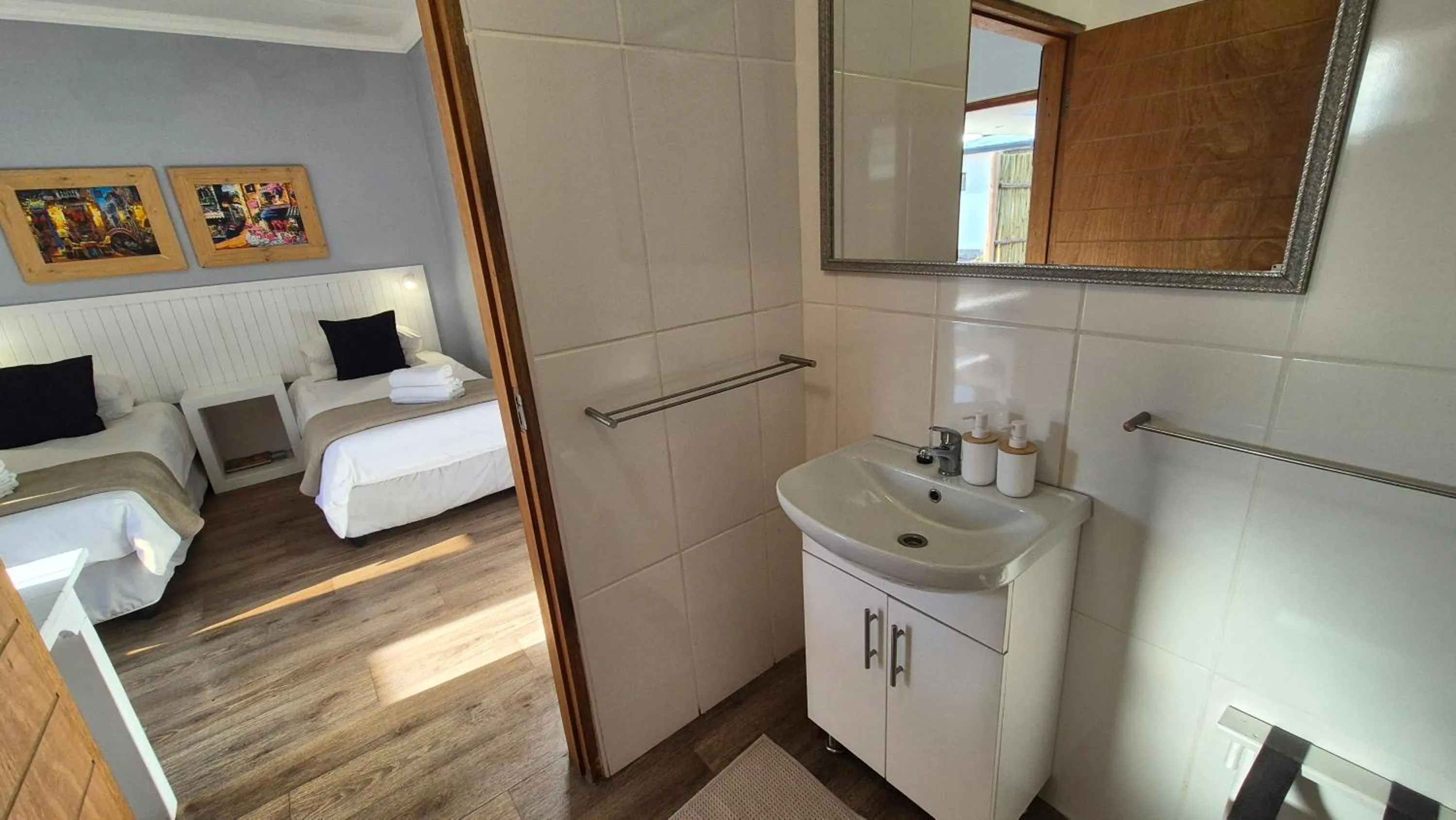 Bathroom, Bed in Tiende Laan Bed & Breakfast and Self-Catering