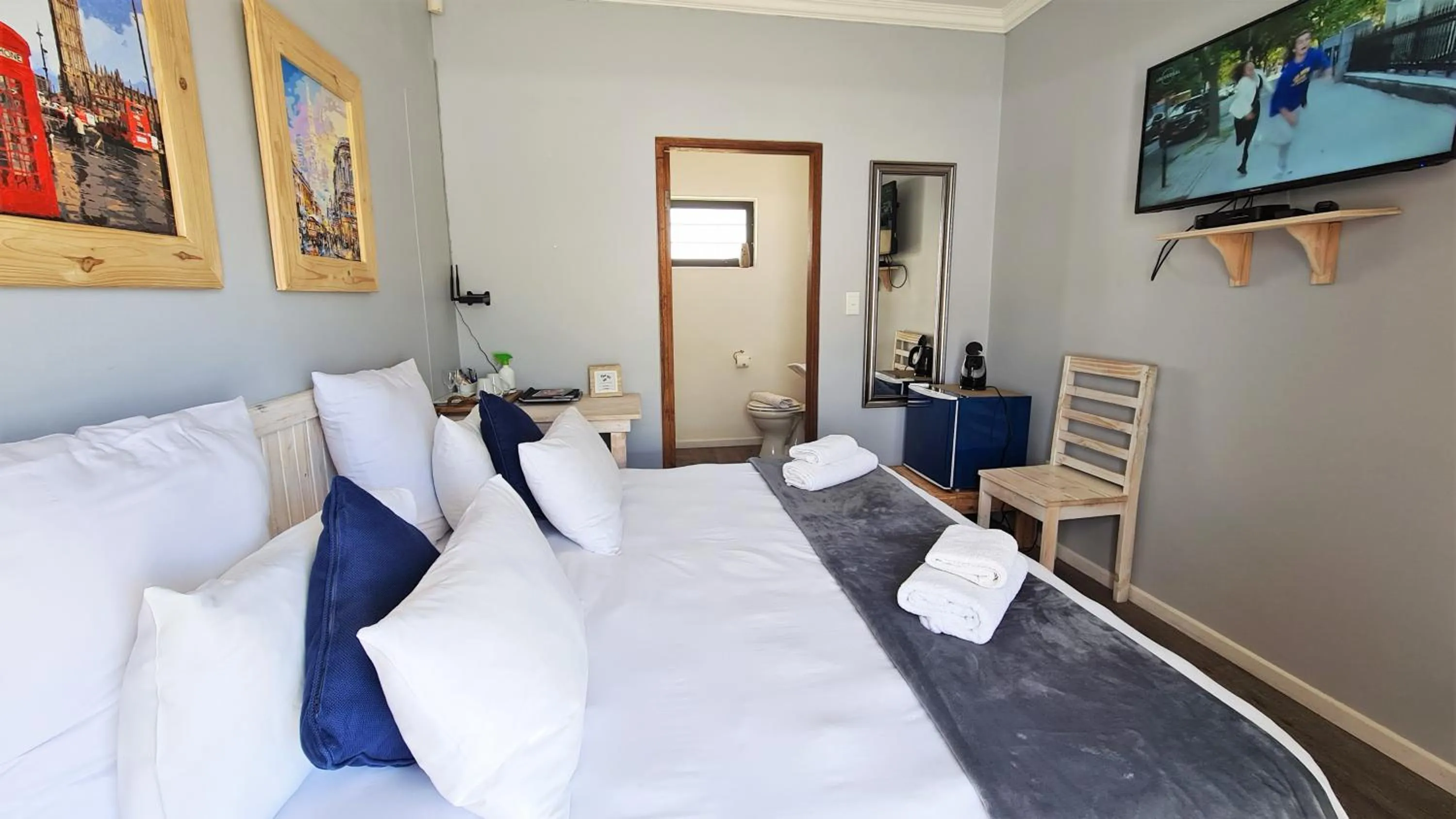 Bathroom, Bed in Tiende Laan Bed & Breakfast and Self-Catering